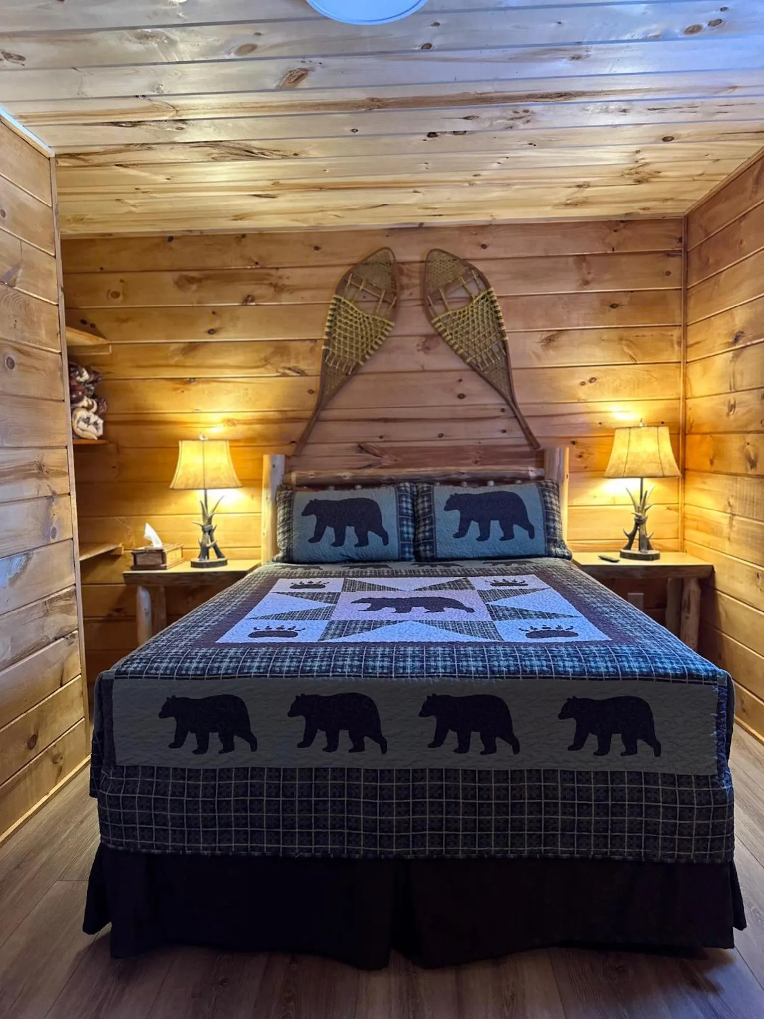 Bed in Rowe's Adirondack Cabins of Schroon Lake