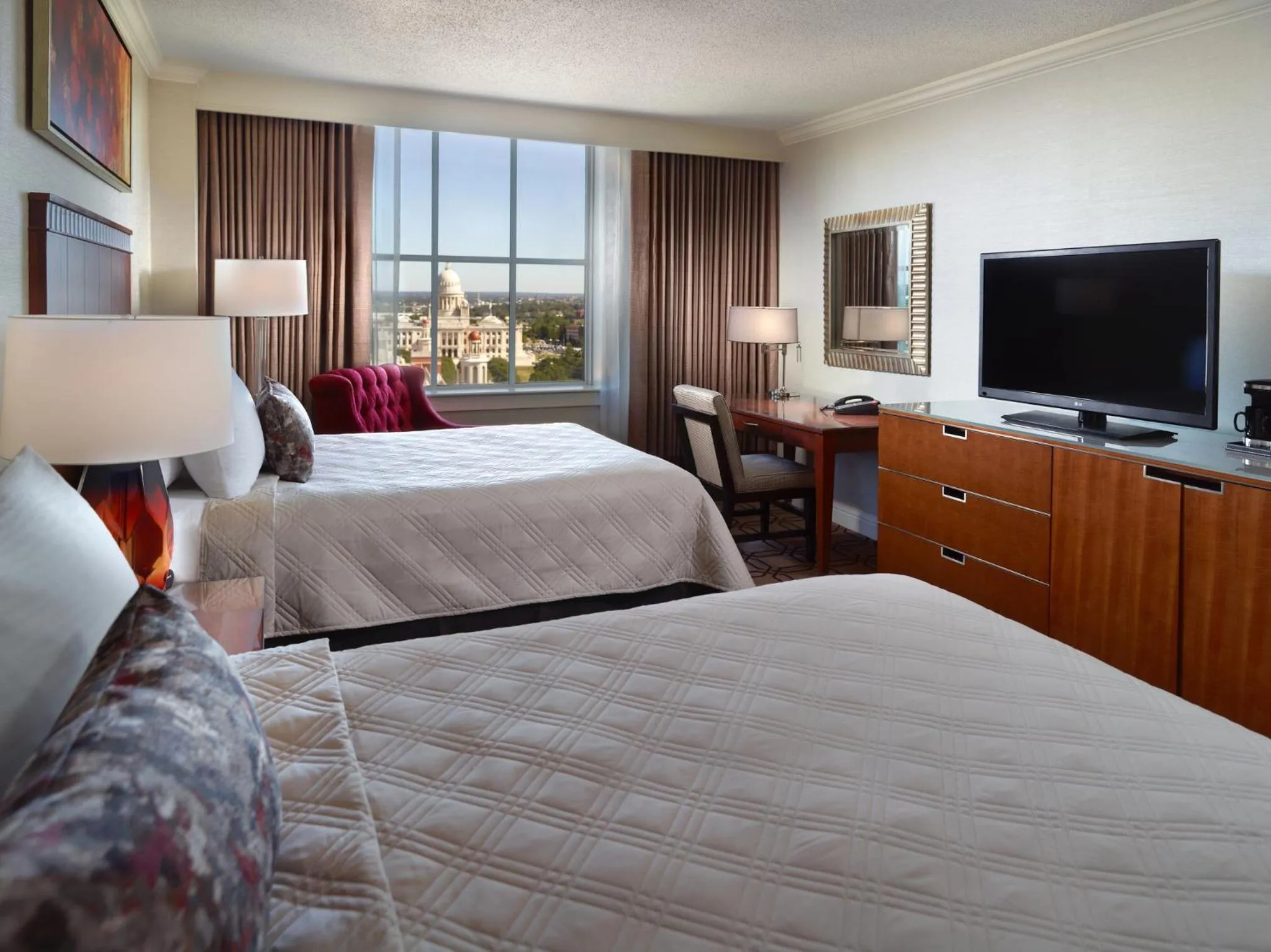 Photo of the whole room, Bed in Omni Providence