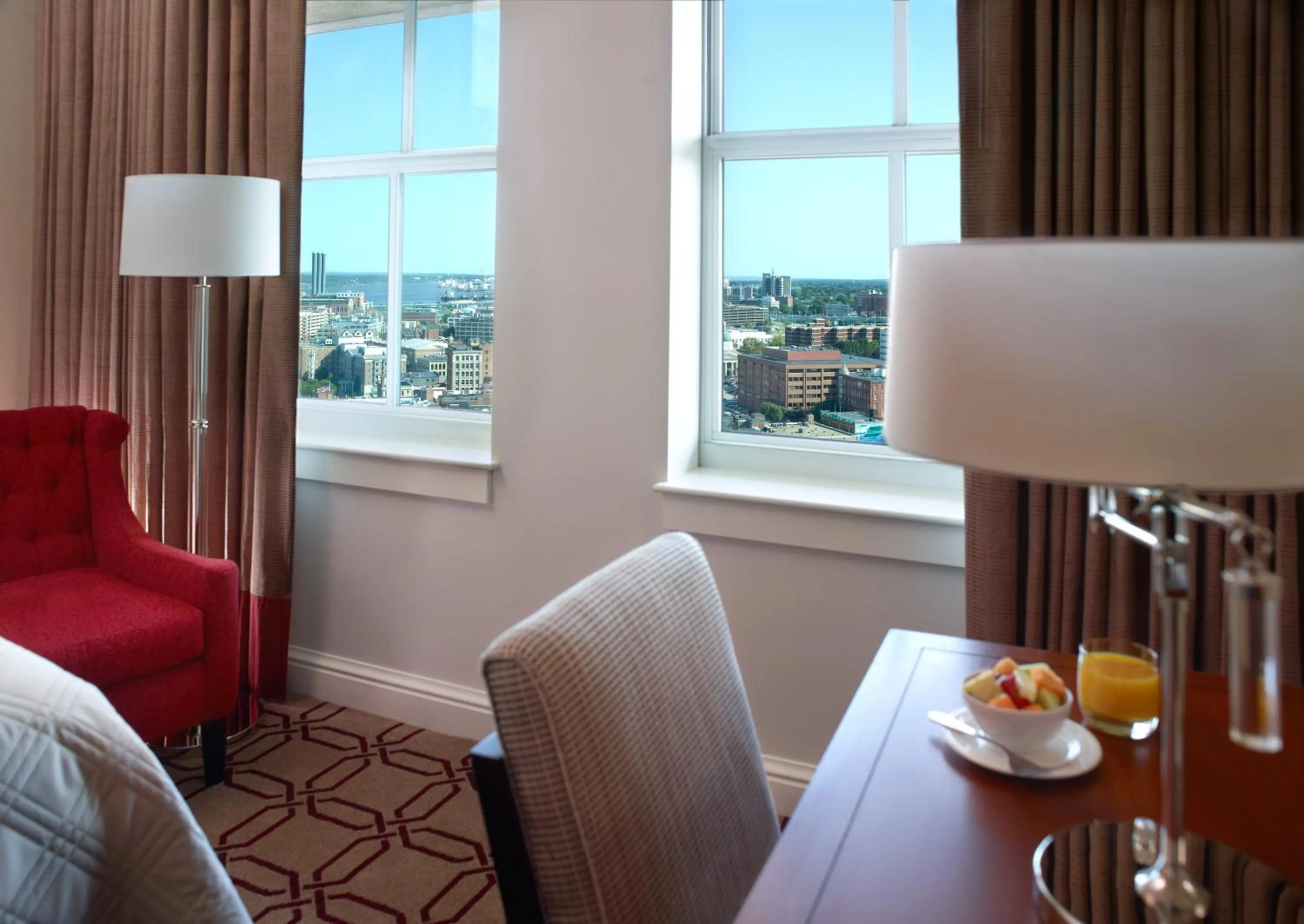 Photo of the whole room, Bed in Omni Providence