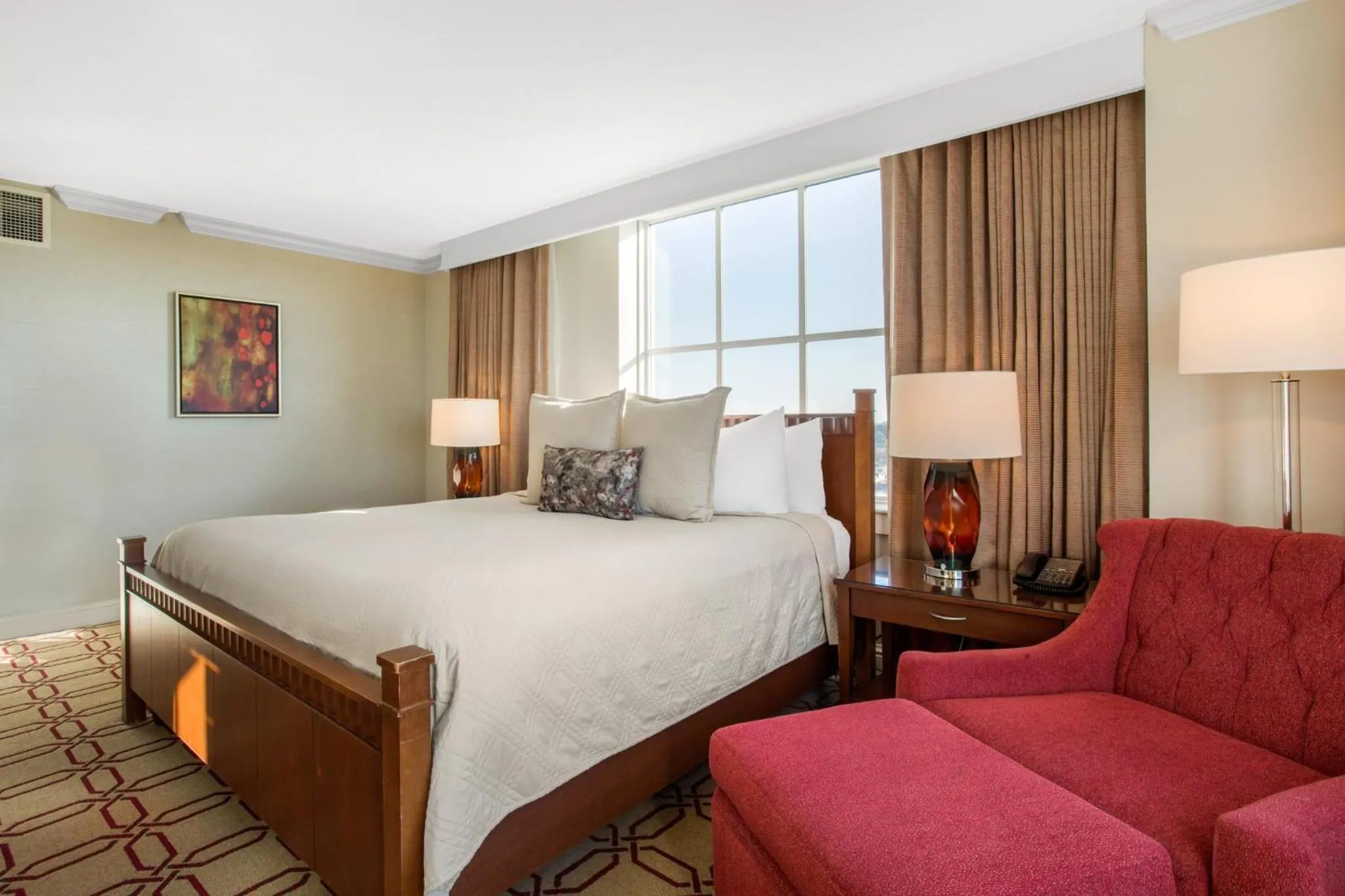 Photo of the whole room, Bed in Omni Providence