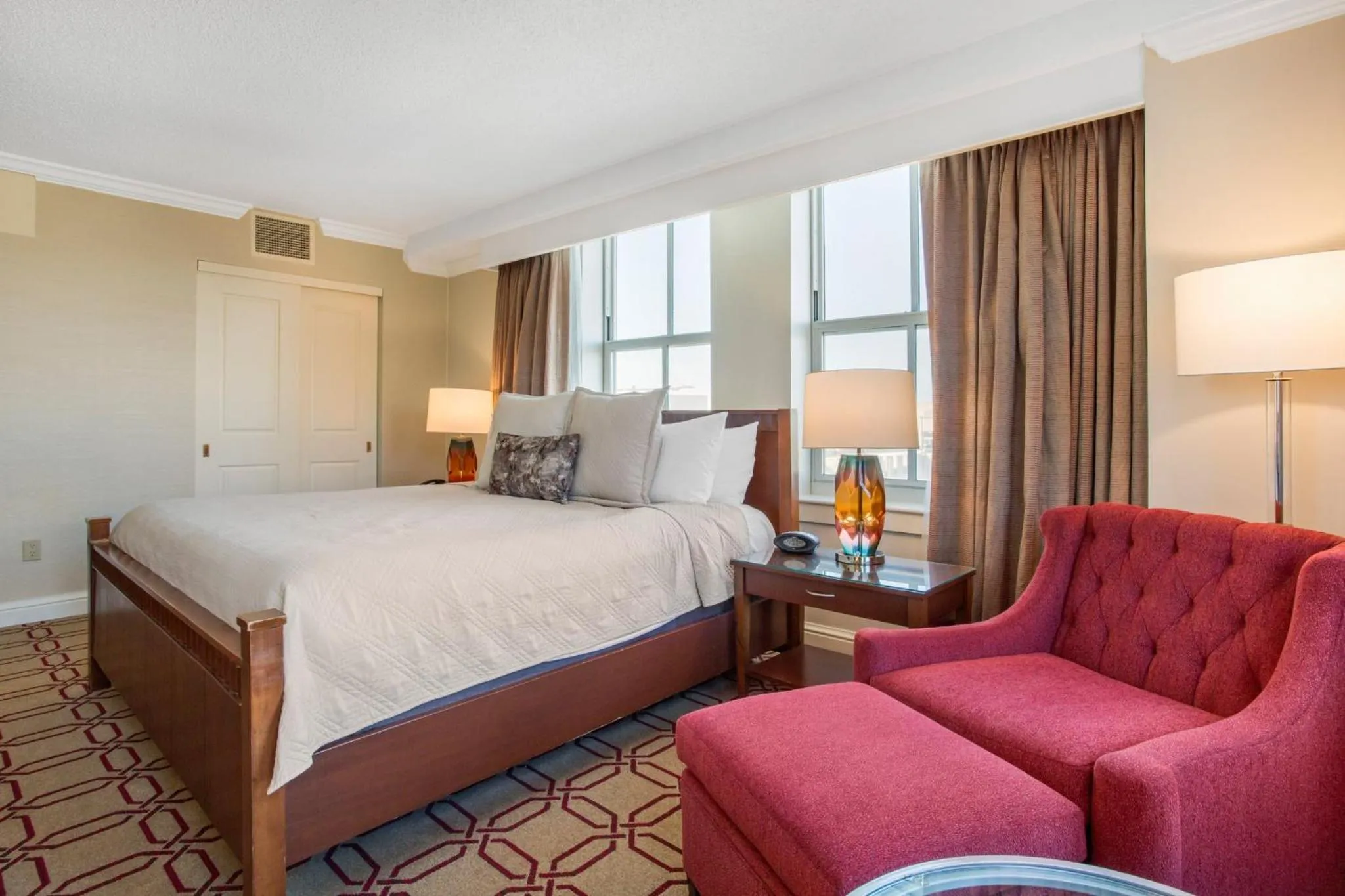 Bedroom, Bed in Omni Providence