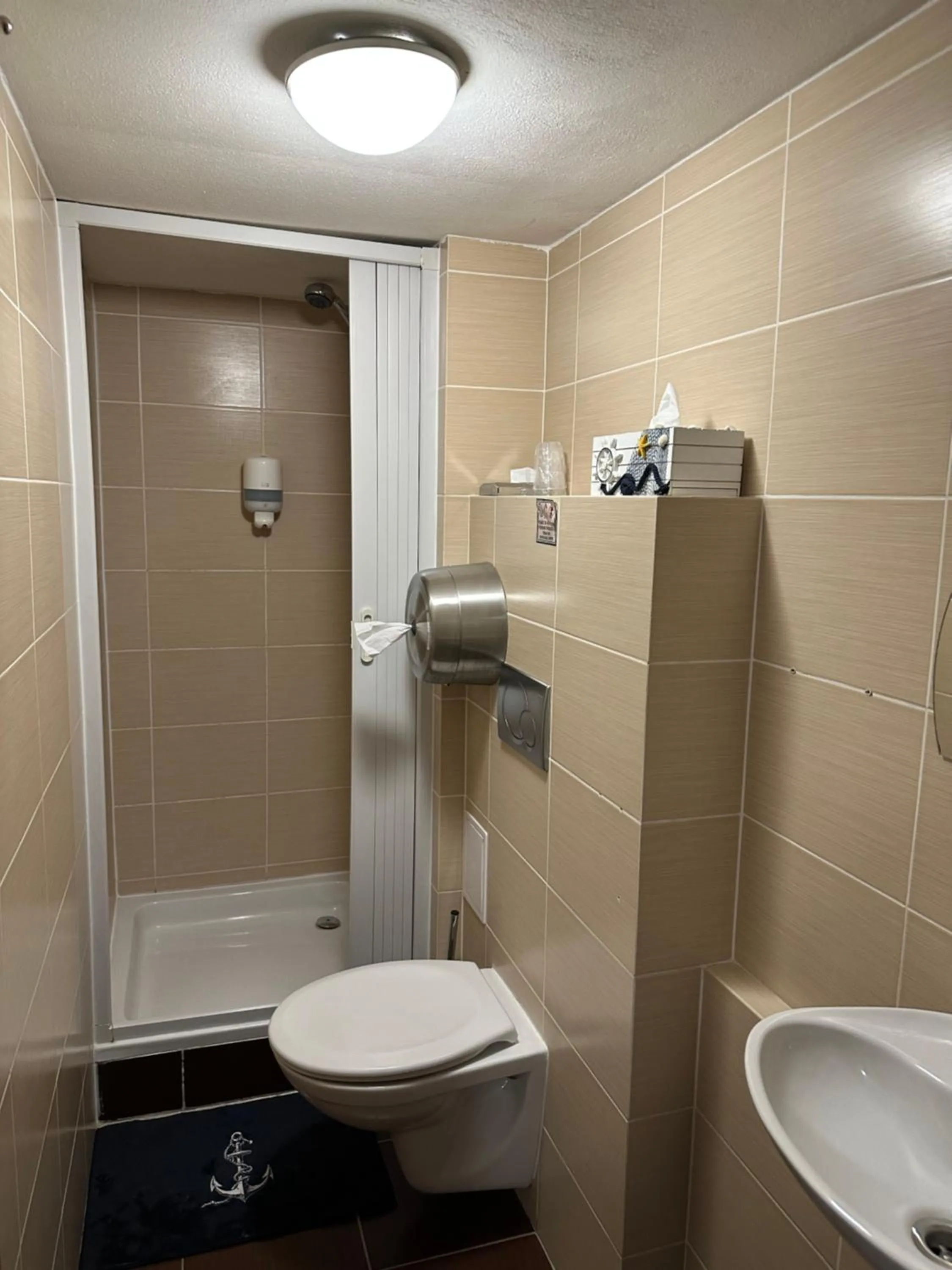 Bathroom in Botel Gracia