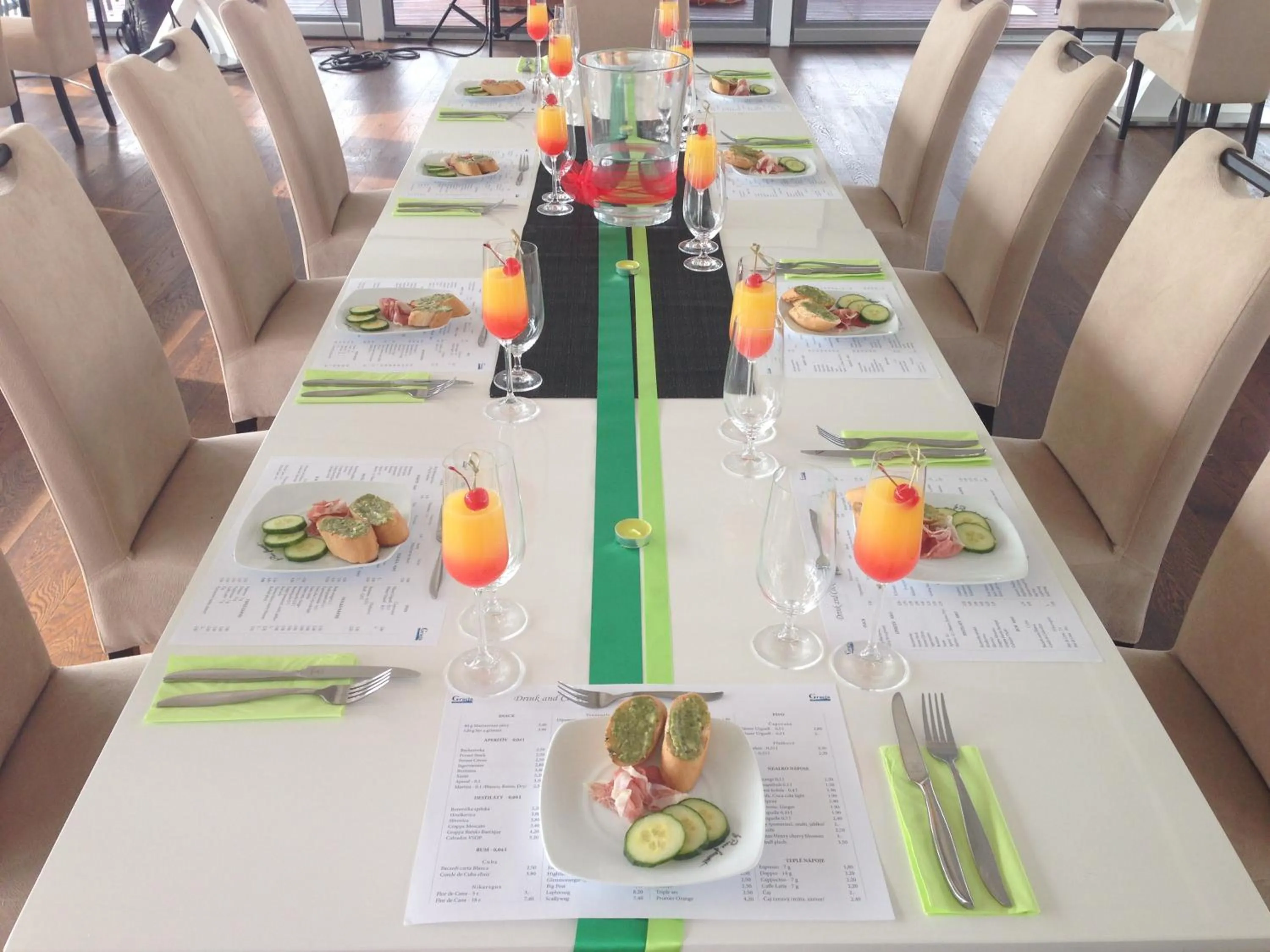 Restaurant/places to eat in Botel Gracia