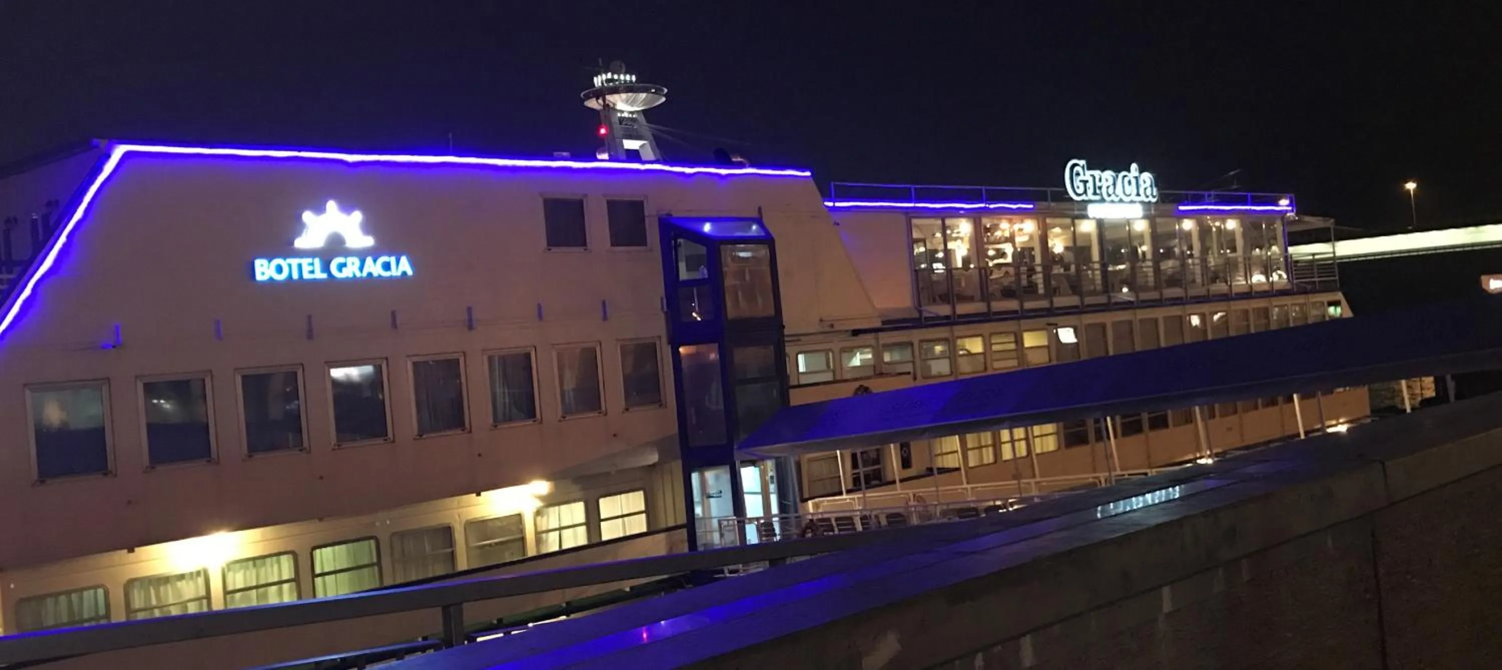 Property building in Botel Gracia