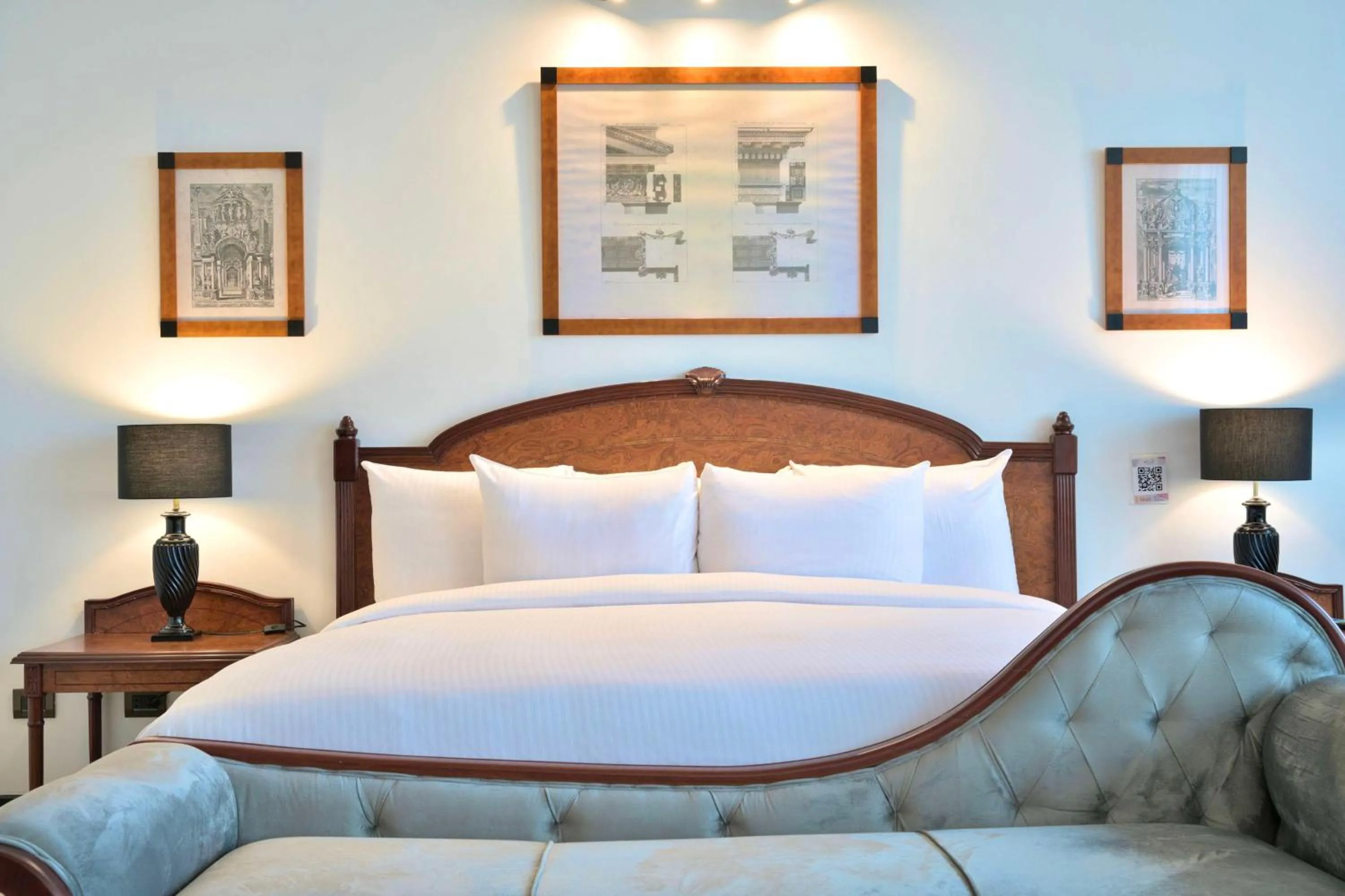 Photo of the whole room, Bed in Meliá Caracas