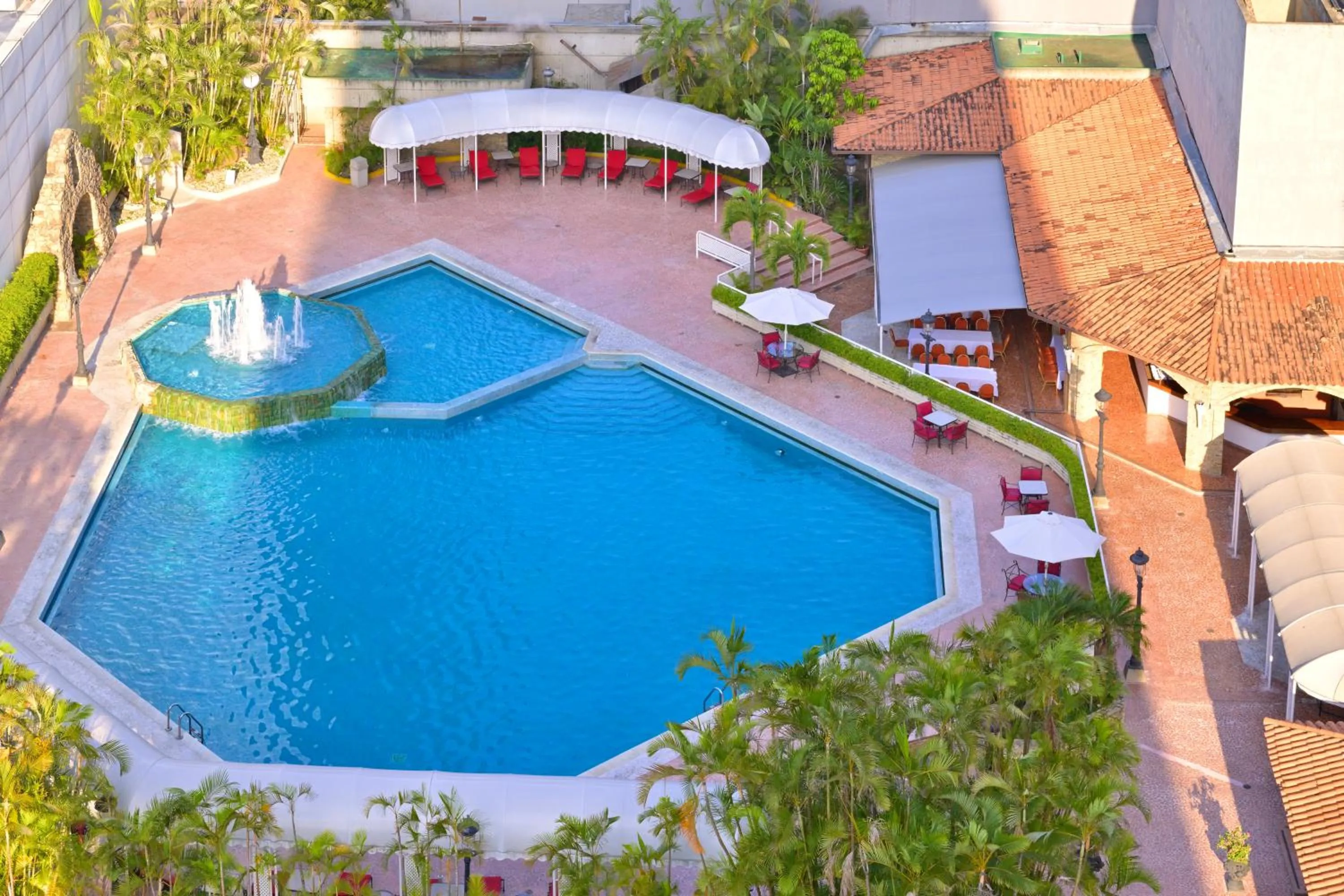 Pool view in Meliá Caracas