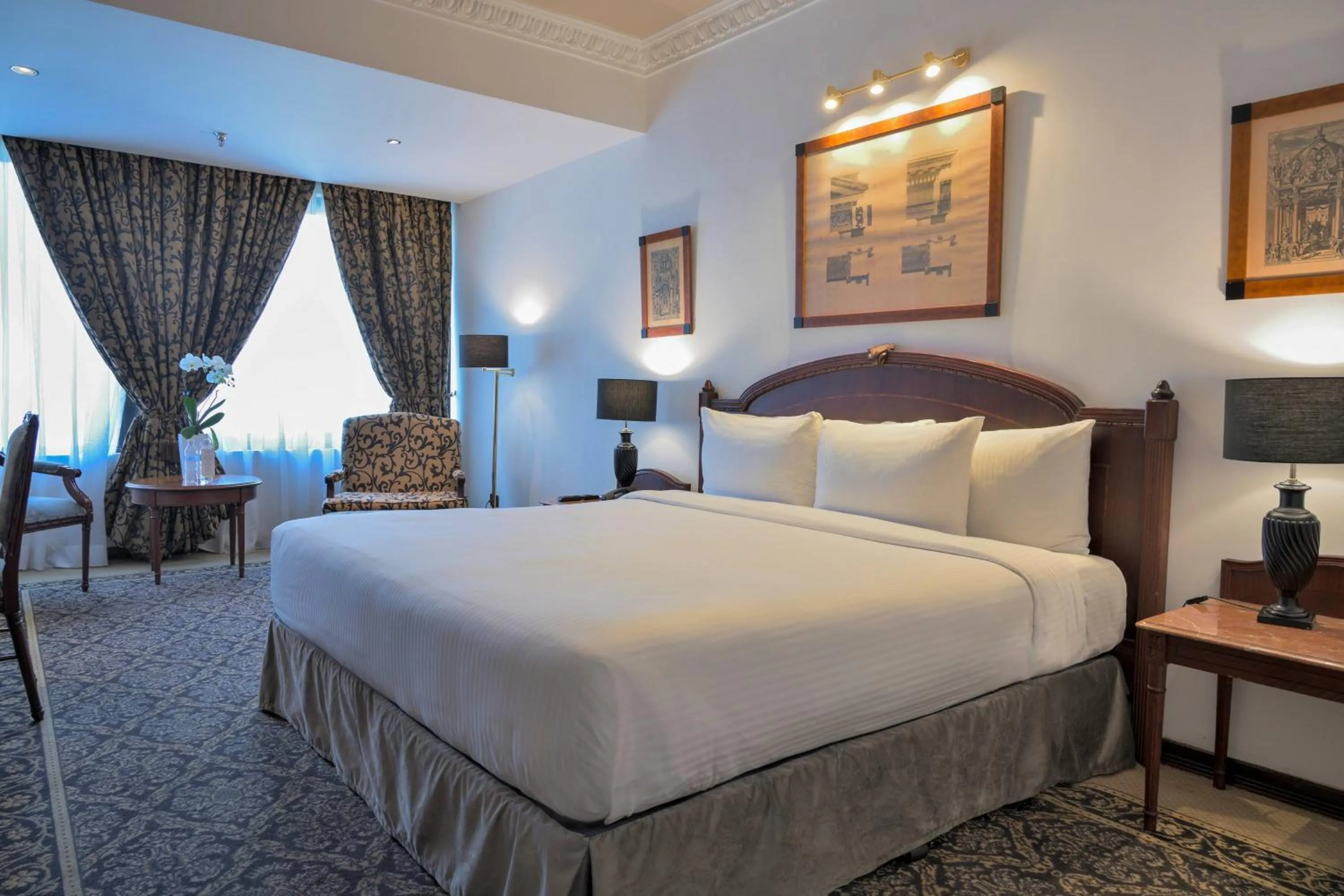 Property building, Bed in Meliá Caracas