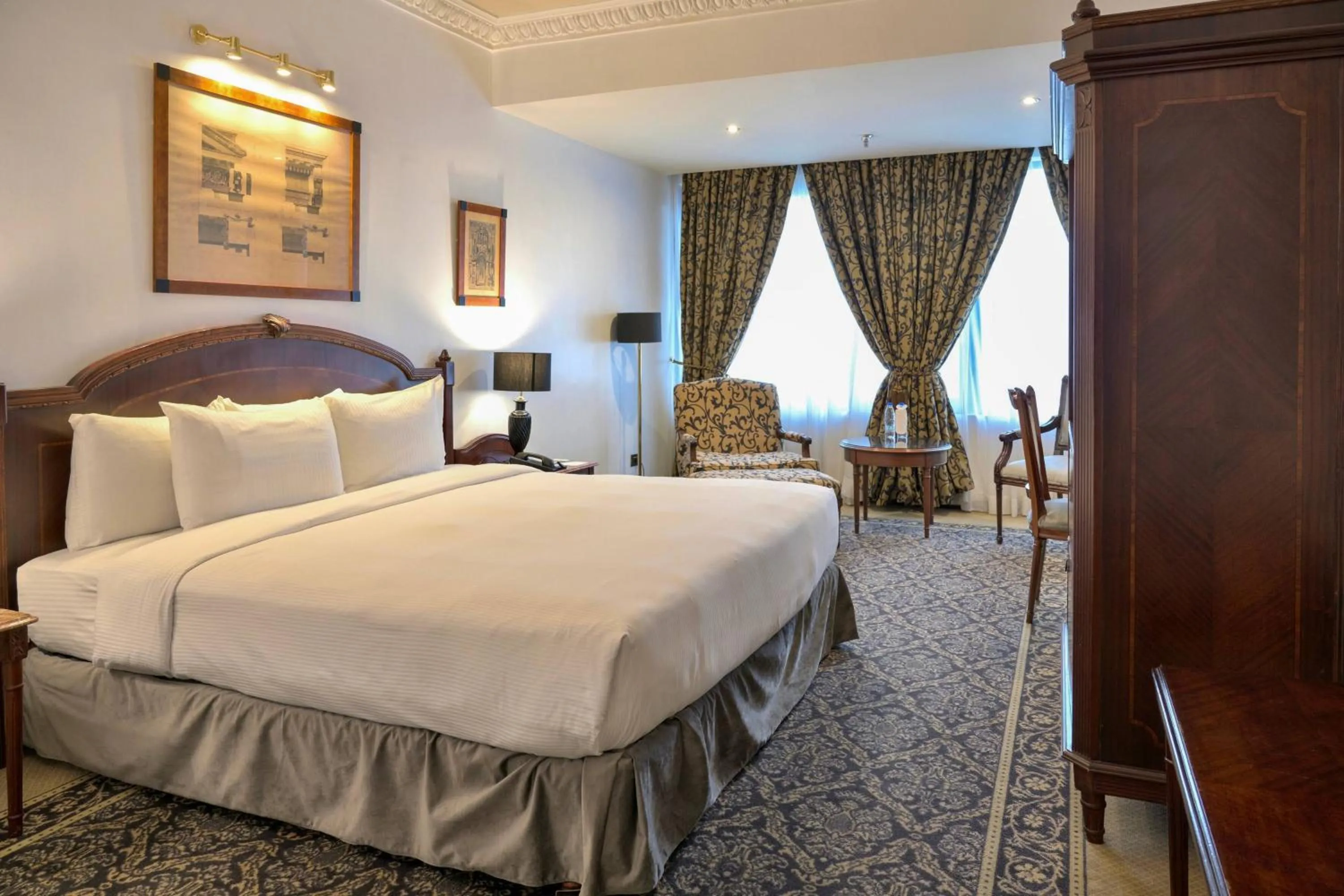 Property building, Bed in Meliá Caracas