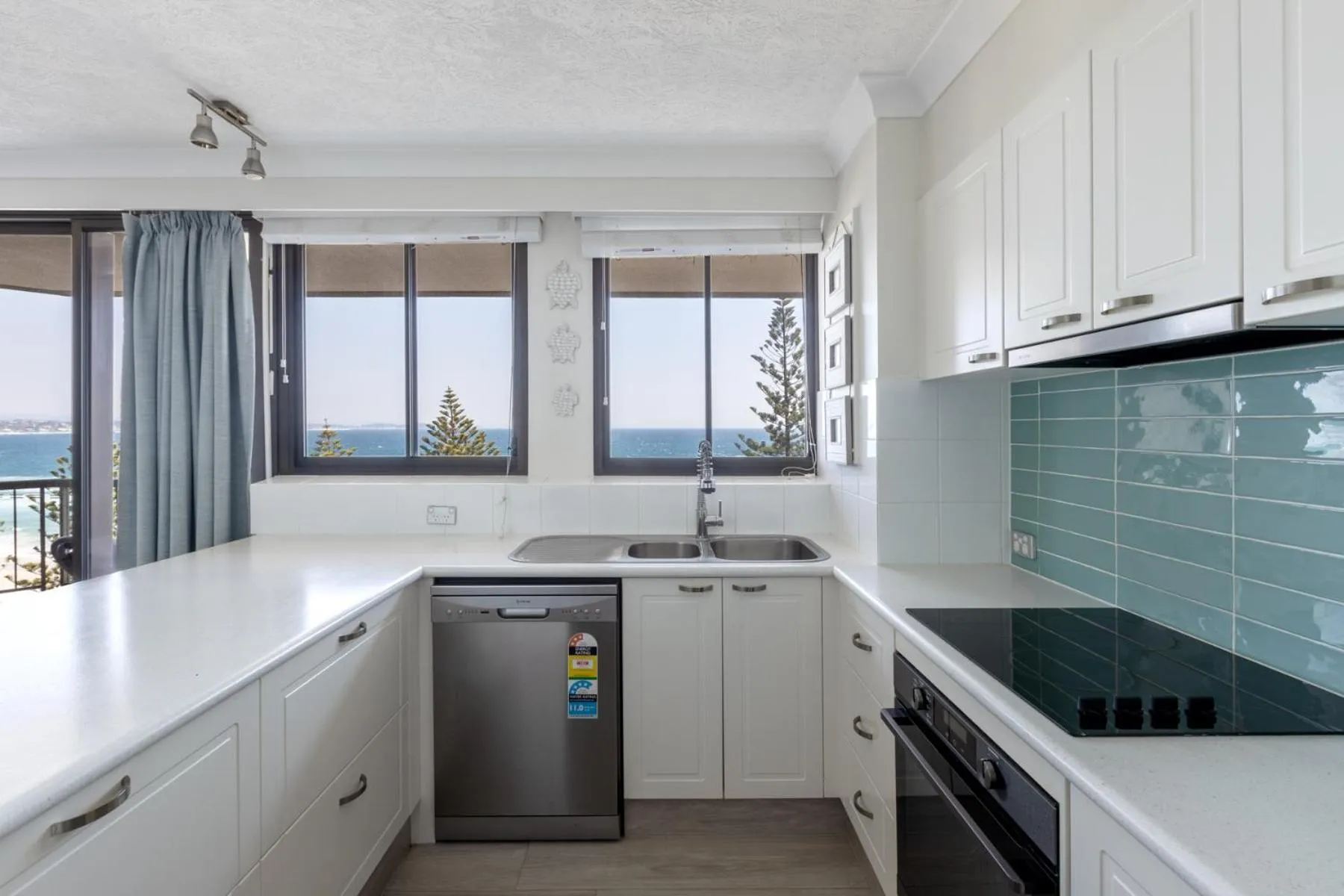 Columbia Beachfront Apartments on Rainbow Bay