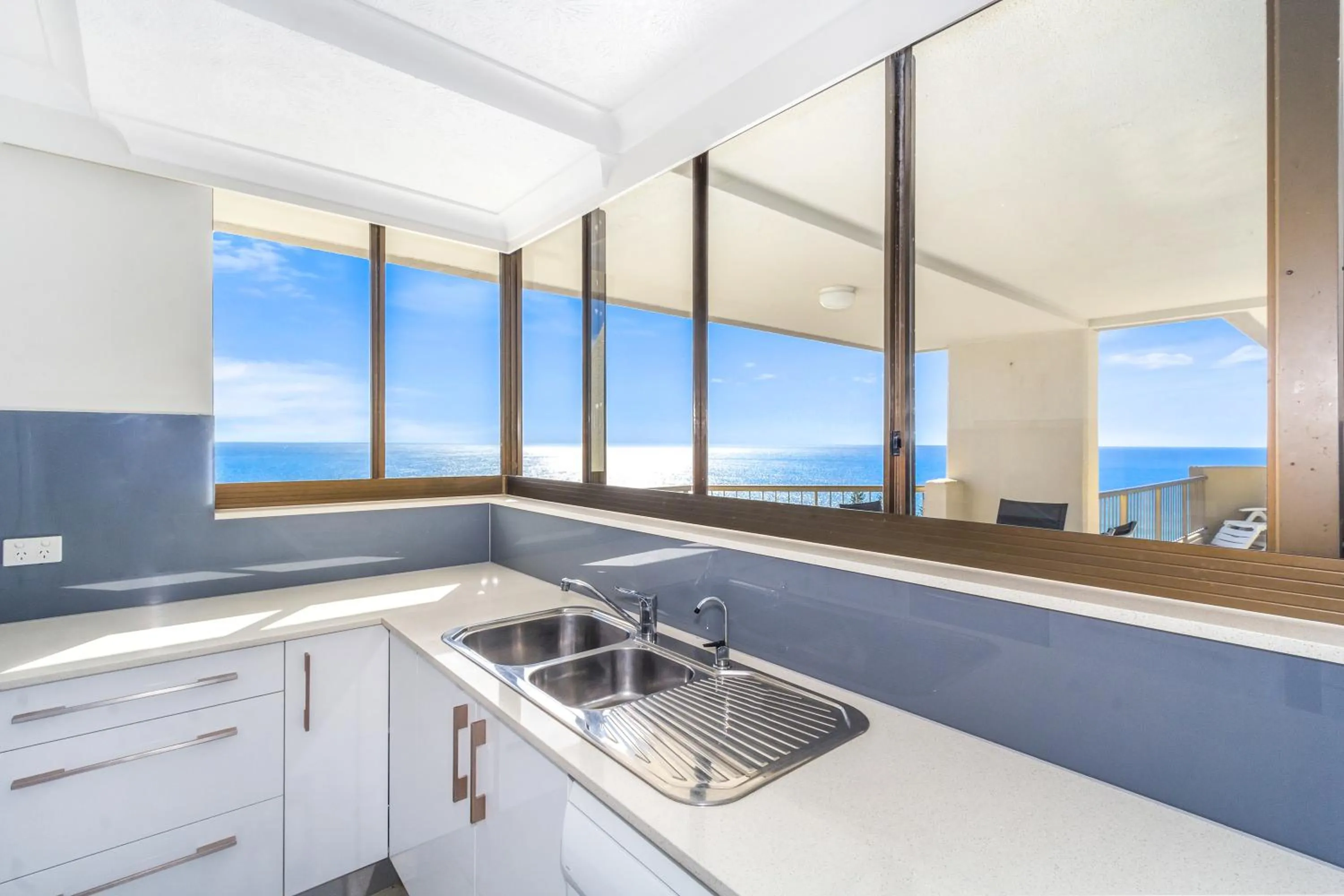 Columbia Beachfront Apartments on Rainbow Bay