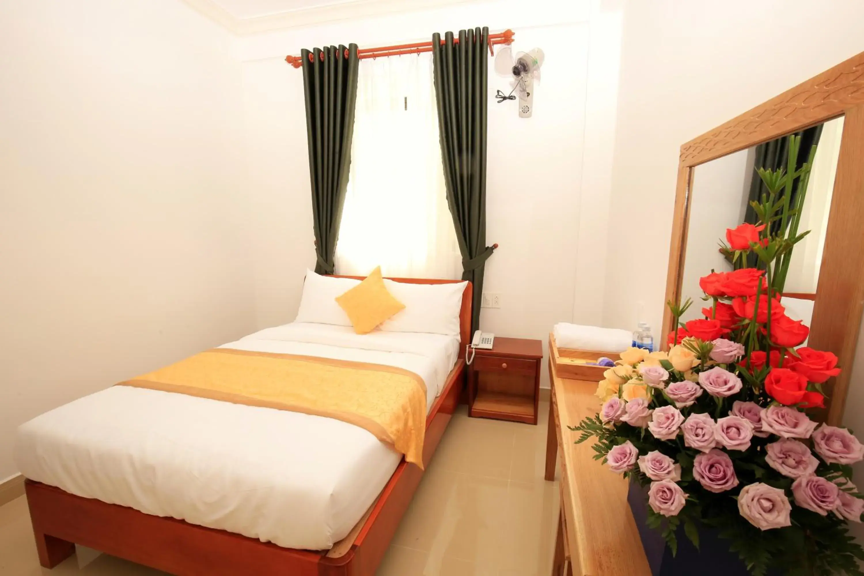Standard Double Room with Window in Phu Tho Da Lat Hotel Standard Double Room with Window in Phu Tho Da Lat Hotel