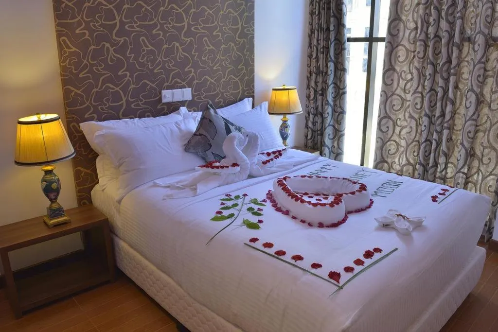 Bed in Turquoise Residence by UI