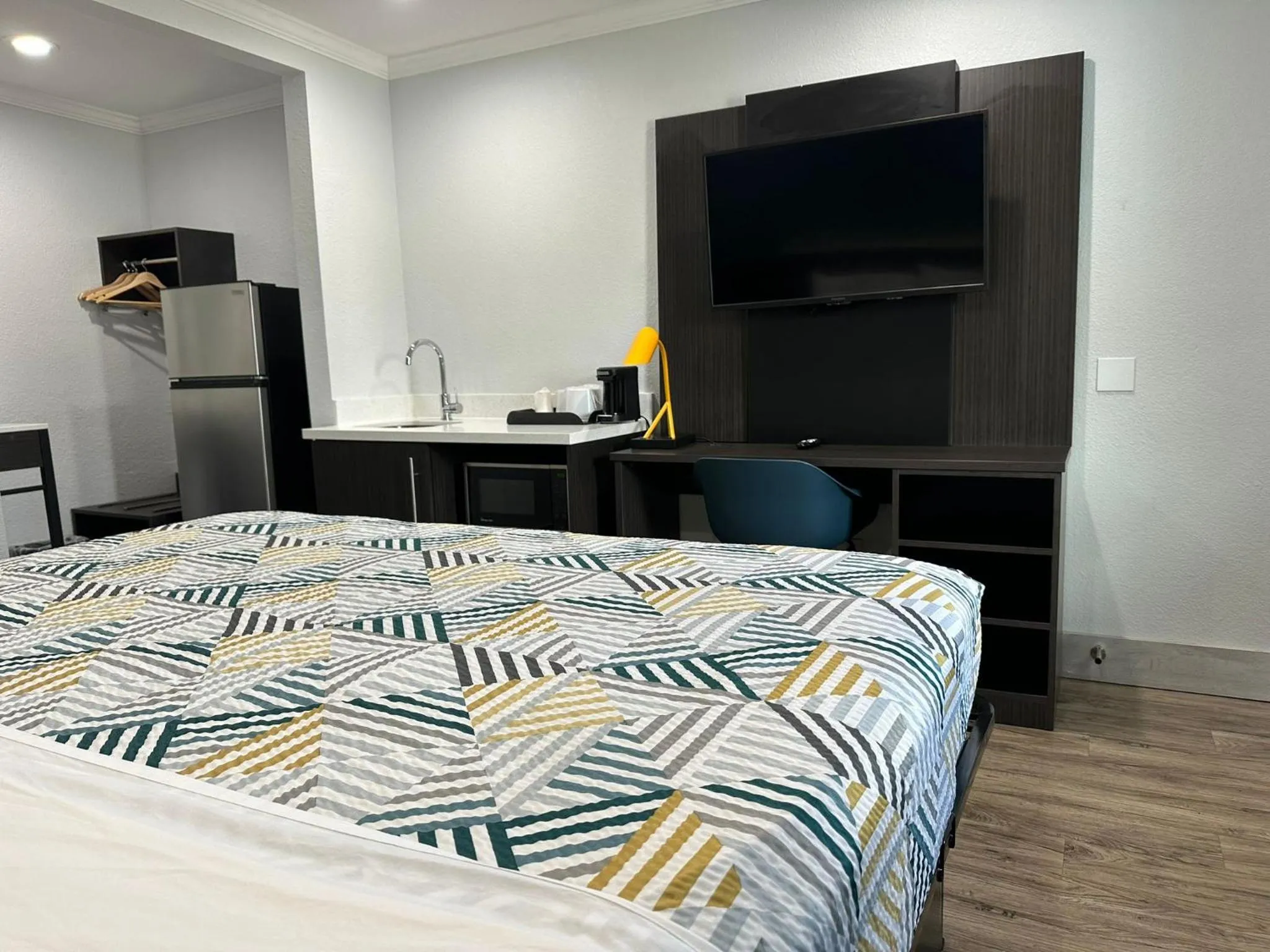 Kitchen or kitchenette, Bed in Studio 6 Suites San Ysidro CA San Diego South Bay