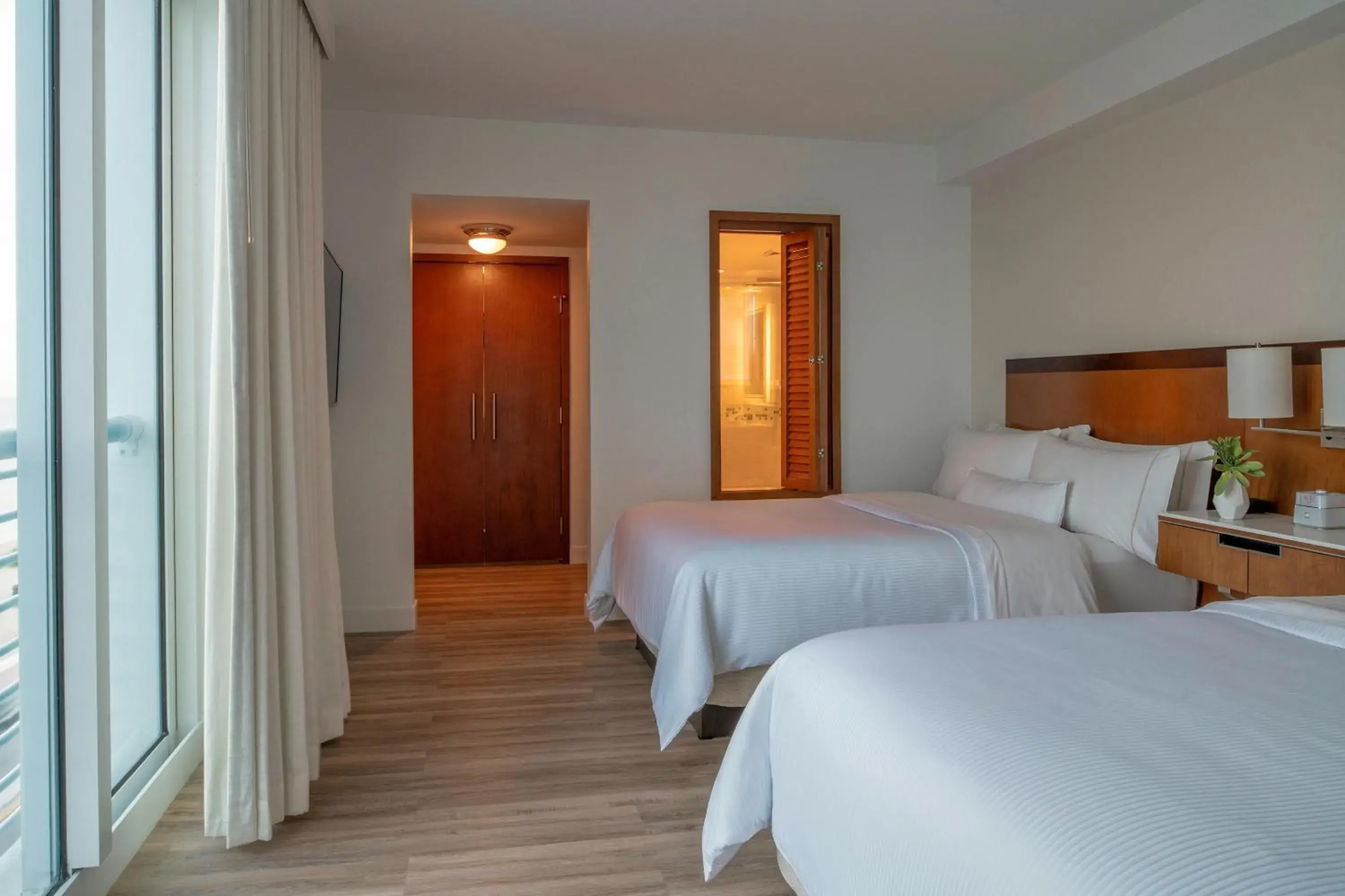 1 Bedroom Executive Suite, 2 Double, Ocean view, Corner room in The Westin Fort Lauderdale Beach Resort 1 Bedroom Executive Suite, 2 Double, Ocean view, Corner room in The Westin Fort Lauderdale Beach Resort