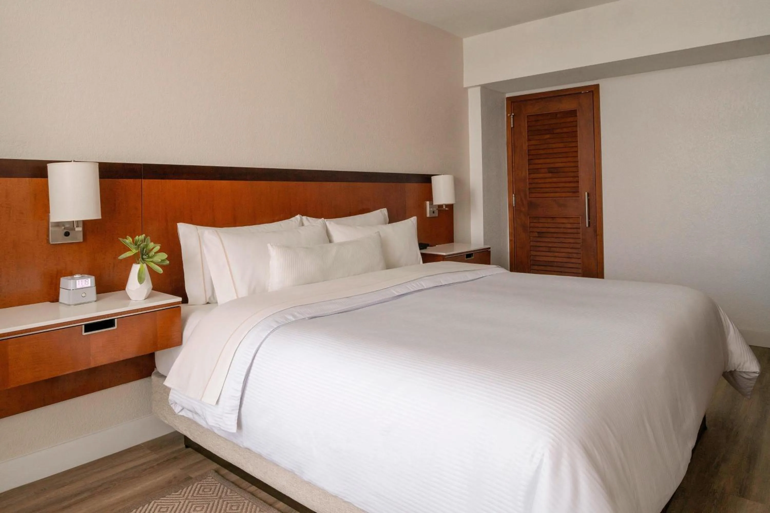 Bedroom, Bed in The Westin Fort Lauderdale Beach Resort