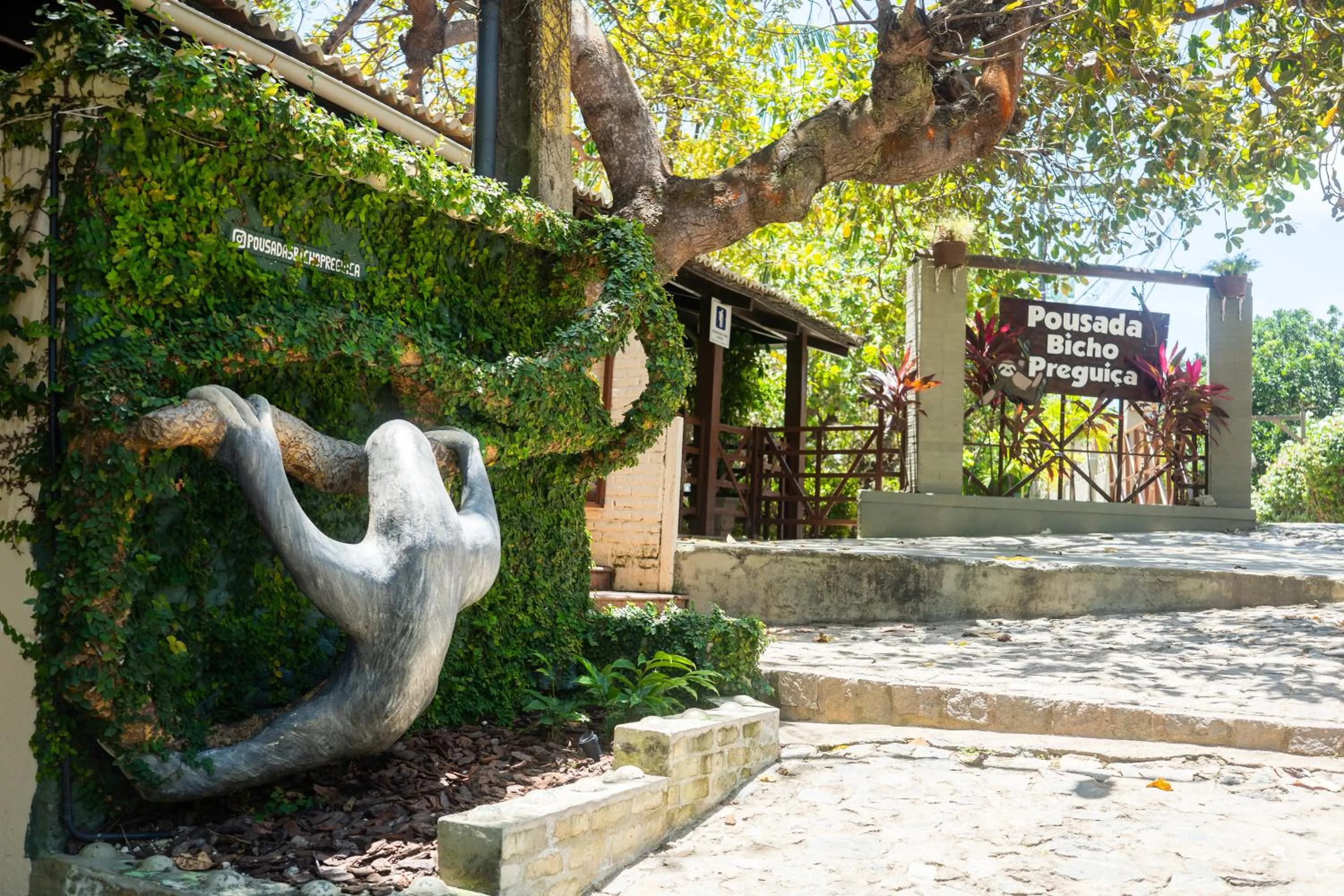 Facade/entrance in Pousada Bicho Preguiça