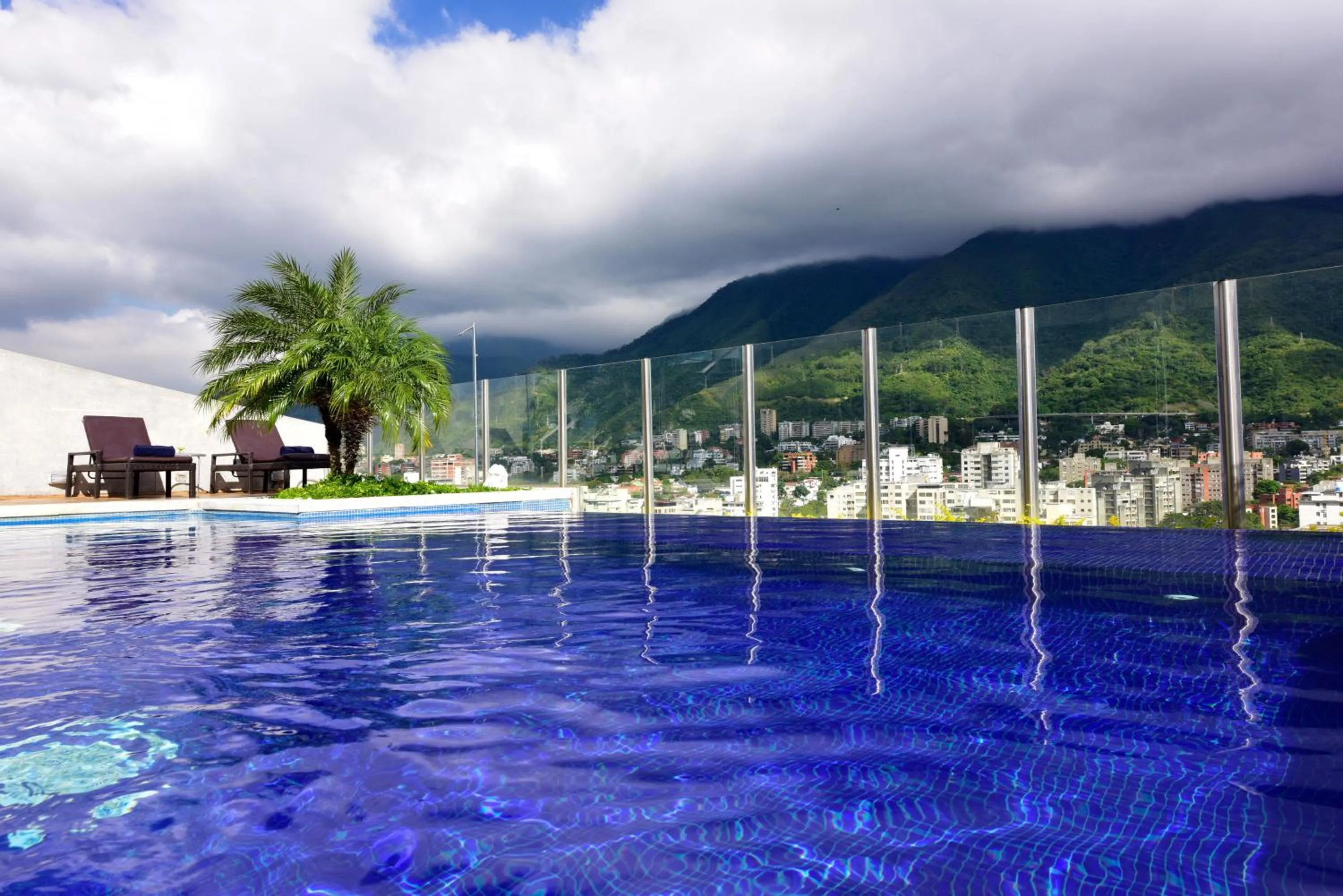 Swimming pool in Pestana Caracas Premium City & Conference Hotel