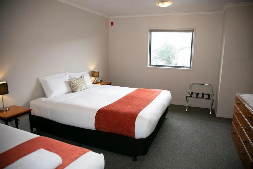 Bed in Bella Vista Motel Hamilton