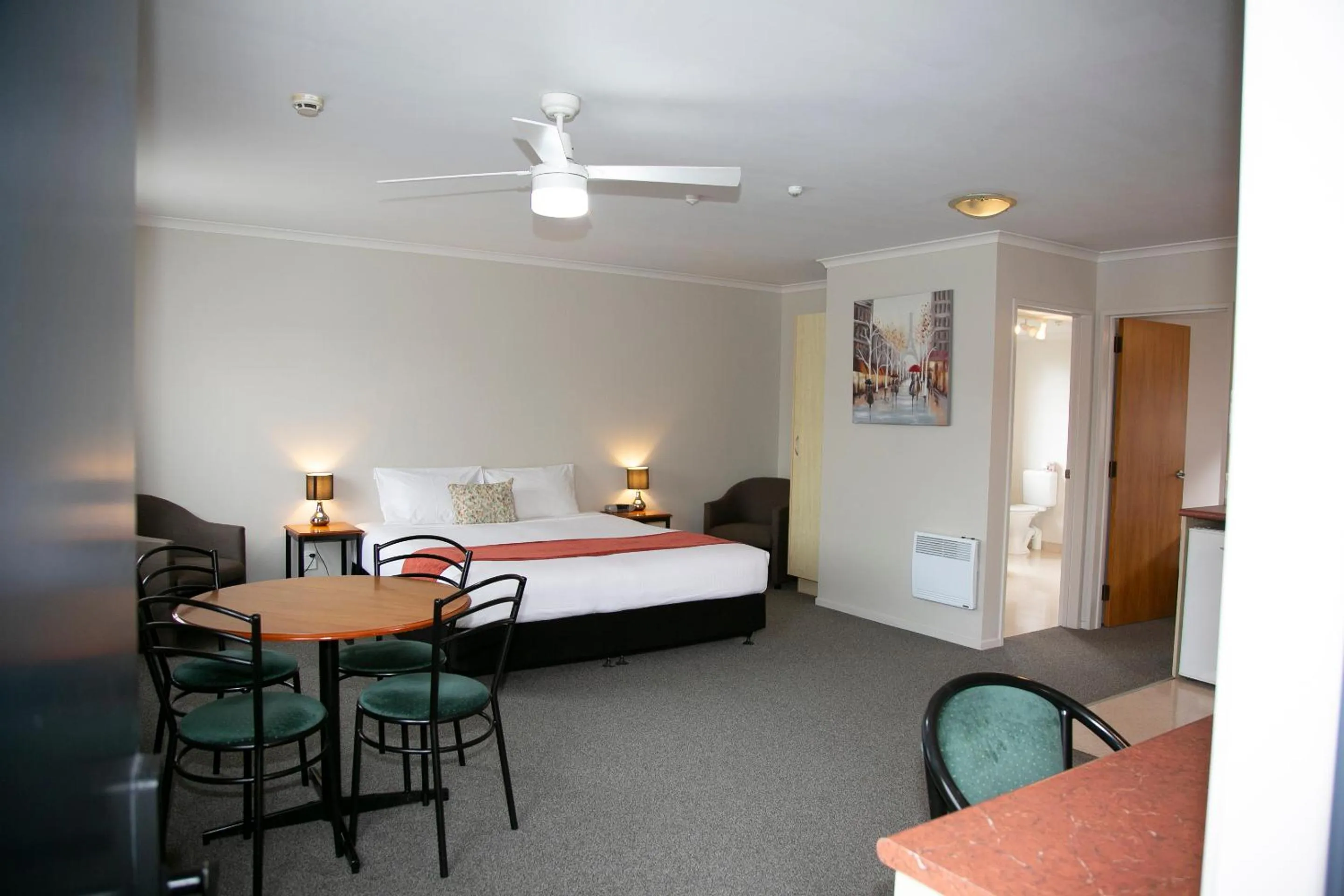 Bedroom, Bed in Bella Vista Motel Hamilton