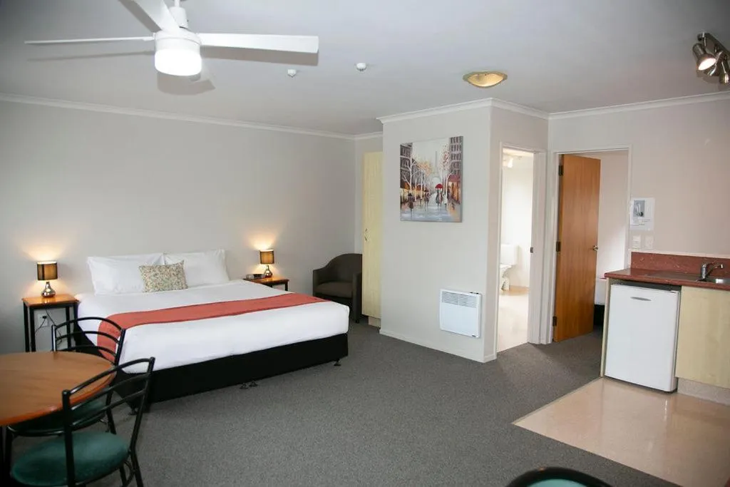 Bed in Bella Vista Motel Hamilton