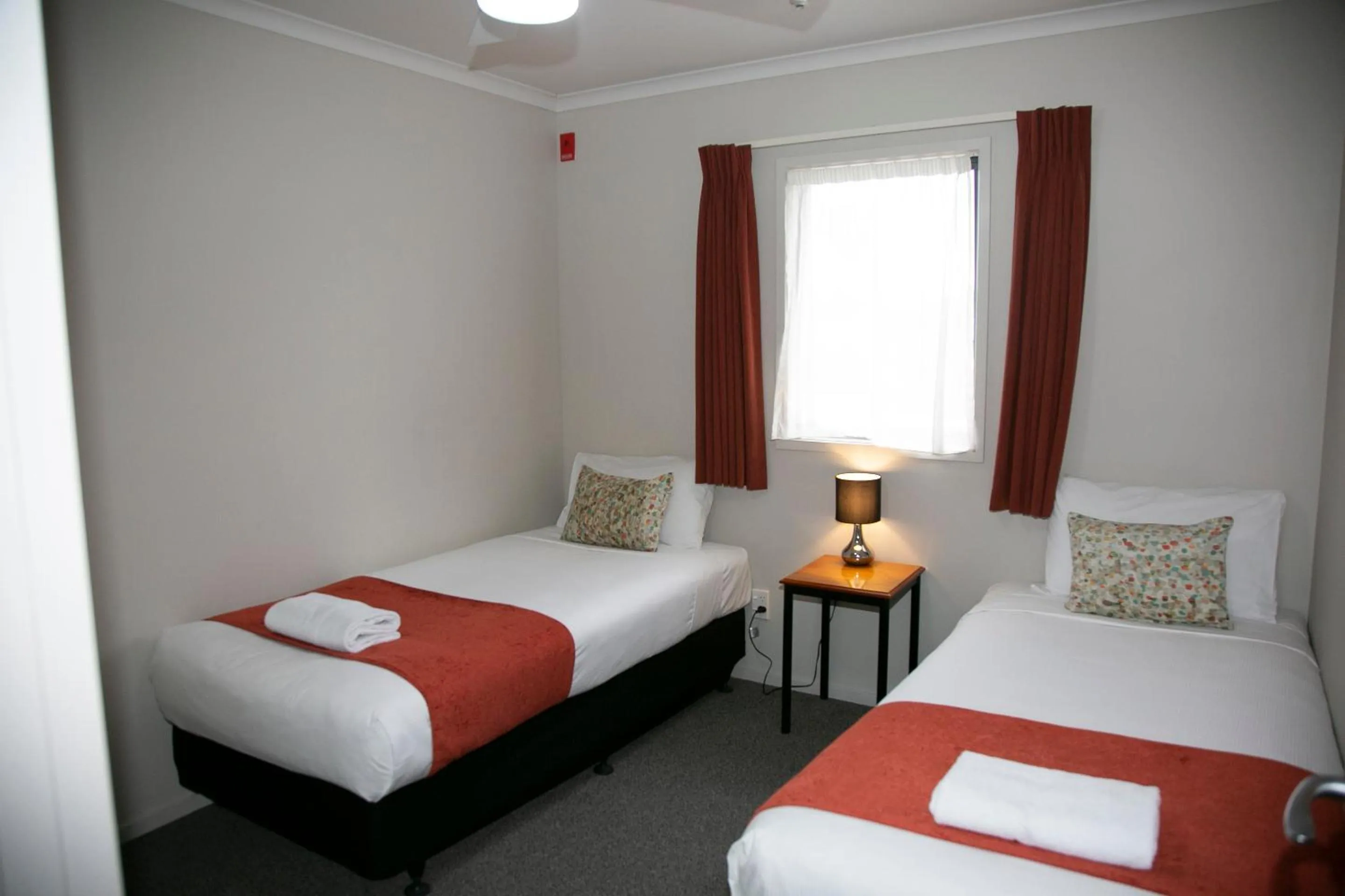 Bedroom, Bed in Bella Vista Motel Hamilton