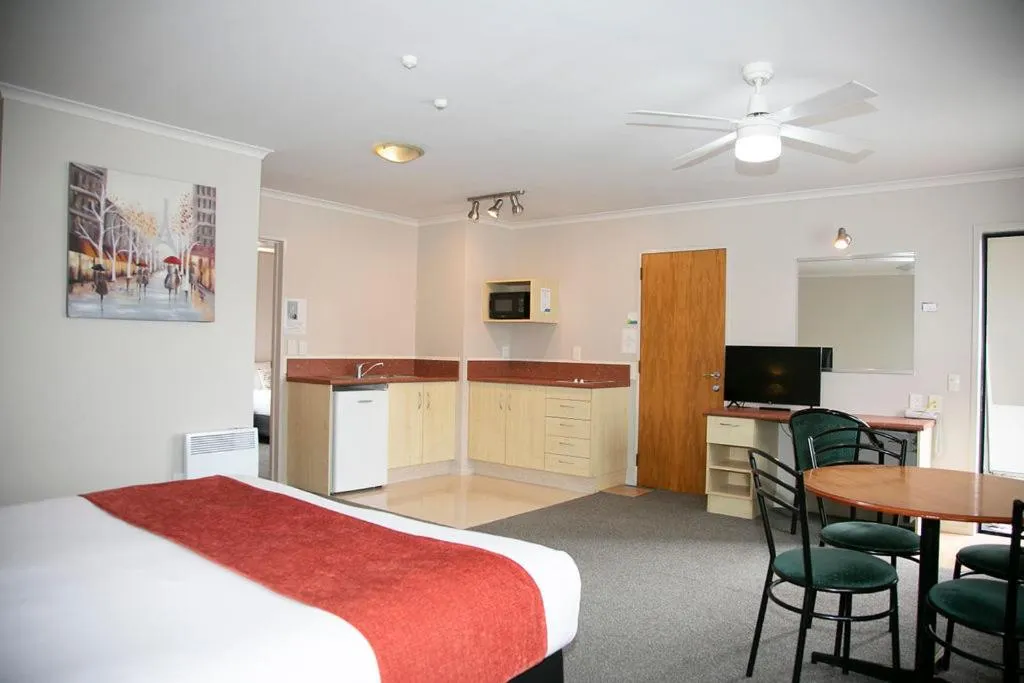 Bed in Bella Vista Motel Hamilton