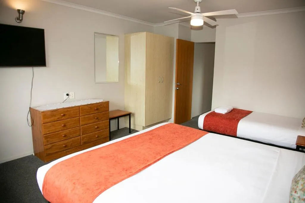 Bed in Bella Vista Motel Hamilton