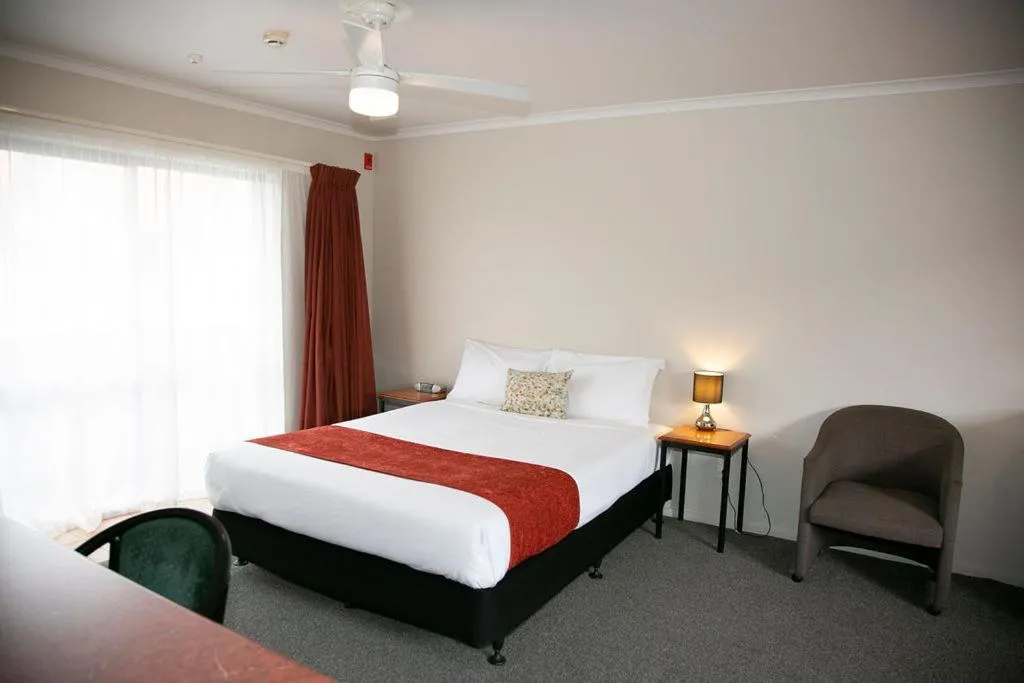 Bed in Bella Vista Motel Hamilton