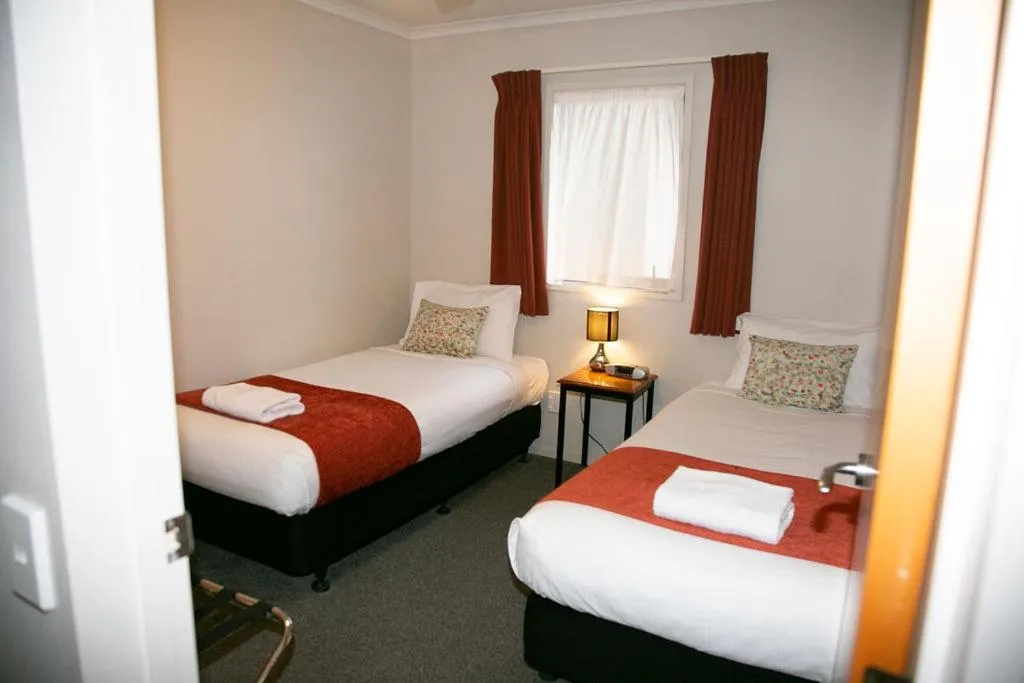 Bed in Bella Vista Motel Hamilton