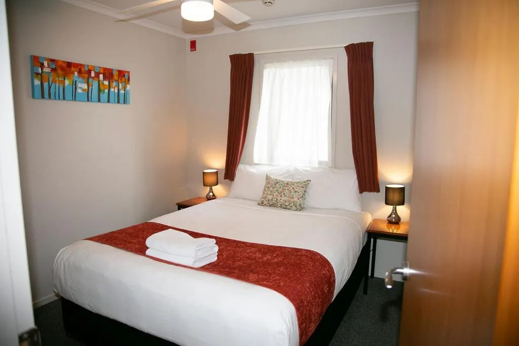 Bed in Bella Vista Motel Hamilton