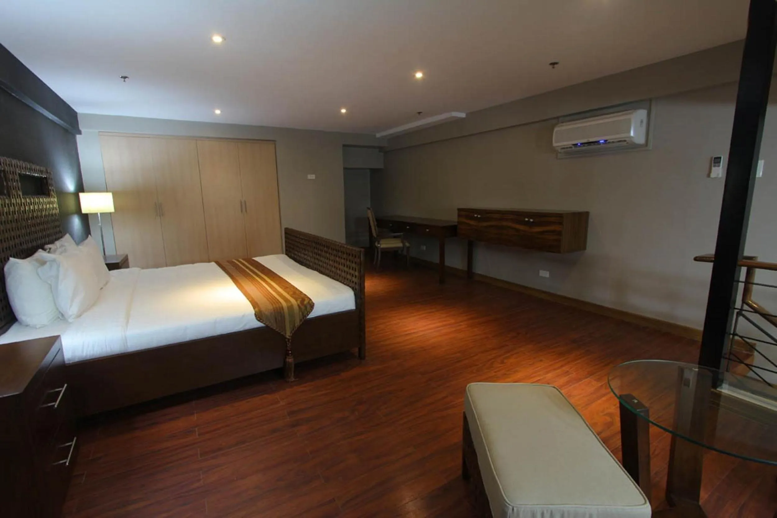 Bedroom, Bed in Crown Regency Hotel & Towers