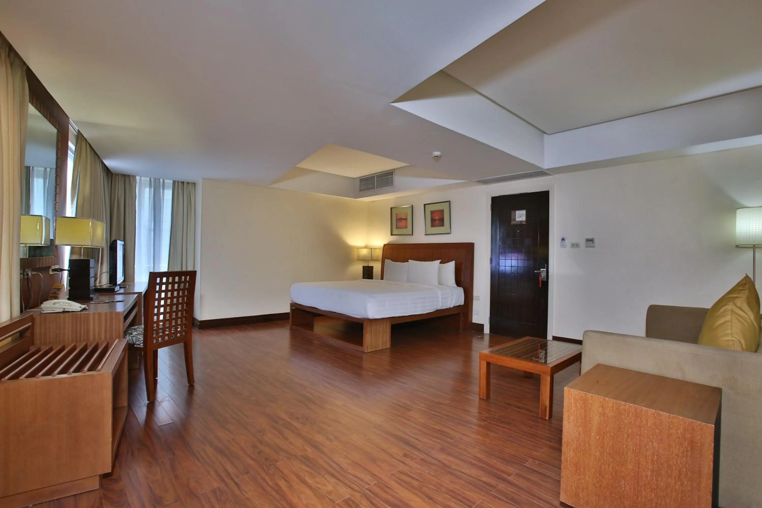 Photo of the whole room, Bed in Crown Regency Hotel & Towers