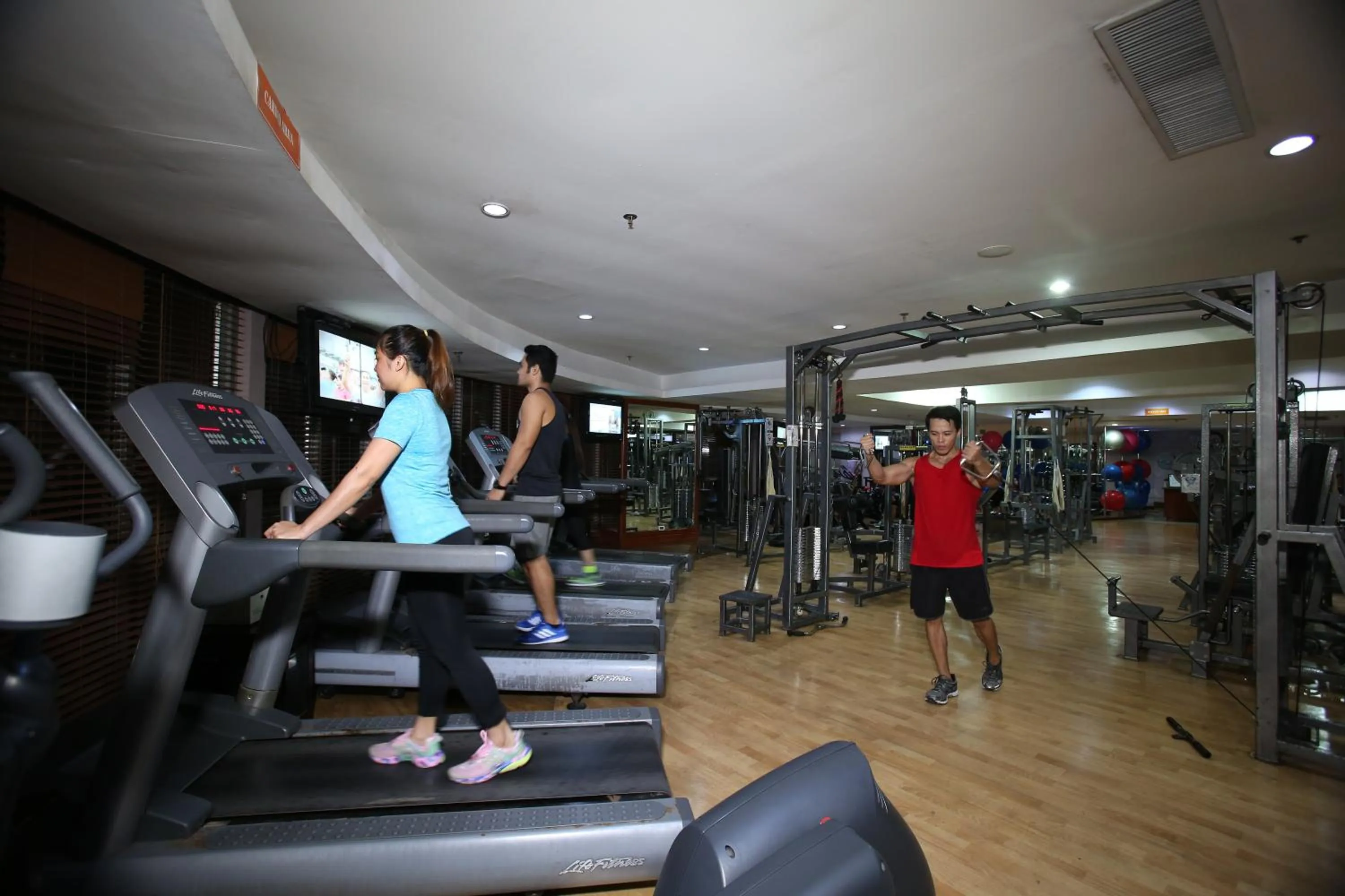 Fitness centre/facilities in Crown Regency Hotel & Towers
