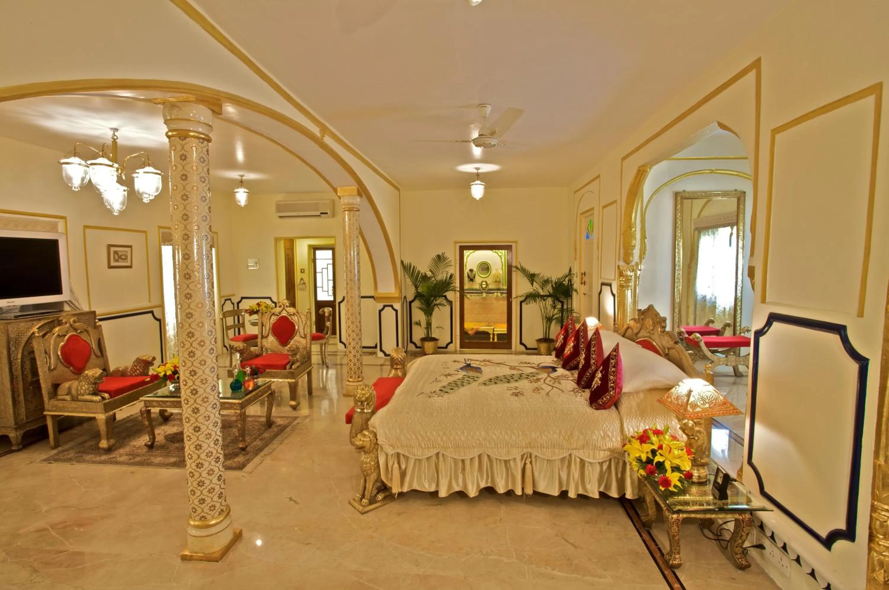 Bedroom, Bed in The Raj Palace (Small Luxury Hotels of the World)
