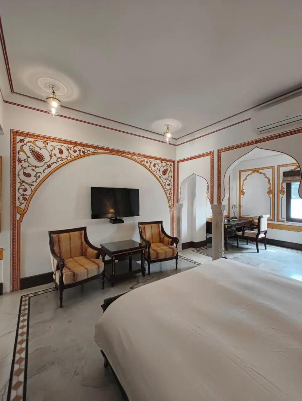 Seating area, Bed in The Raj Palace (Small Luxury Hotels of the World)