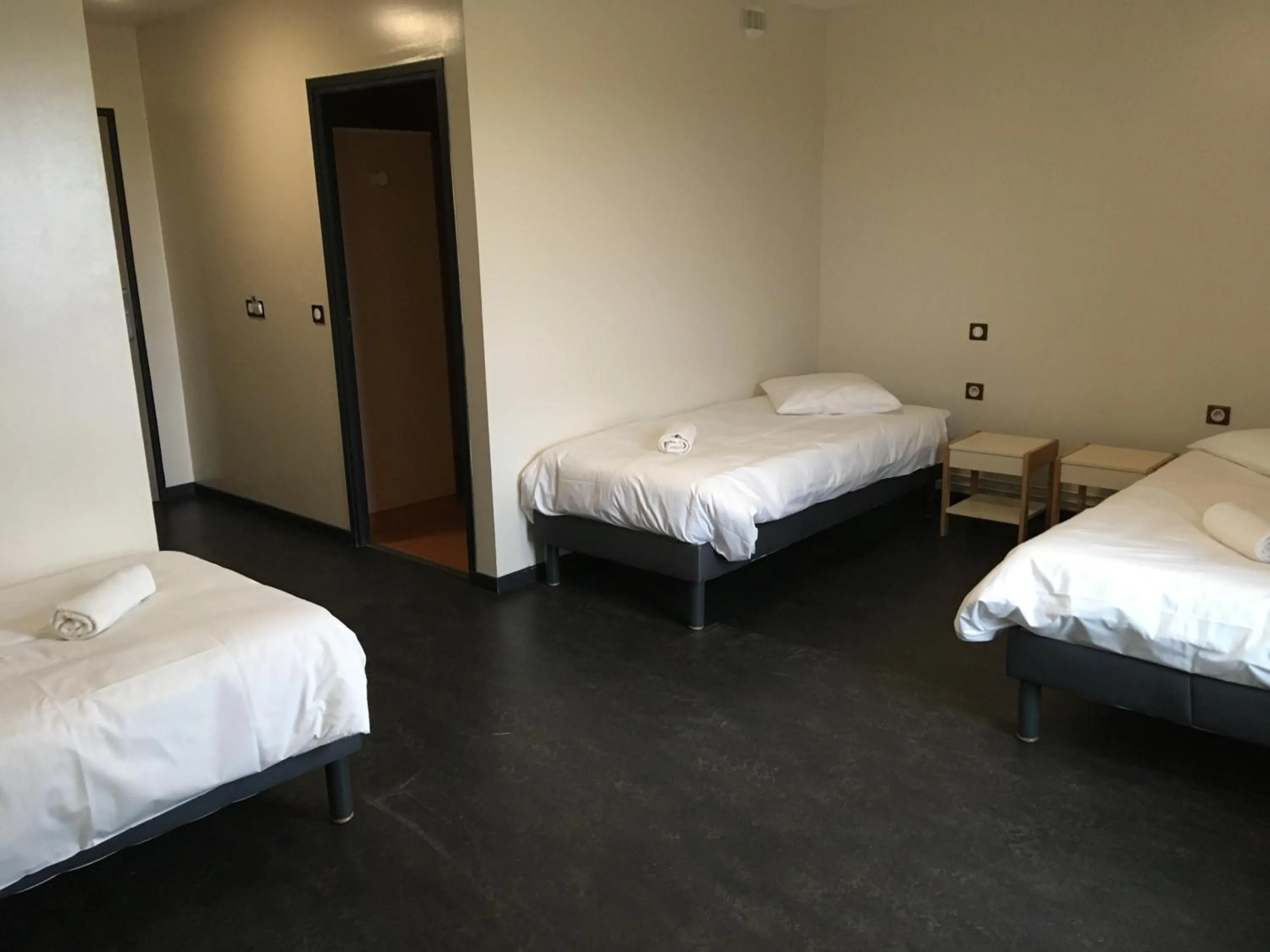 Bedroom, Bed in Auberge de jeunesse L'Escale