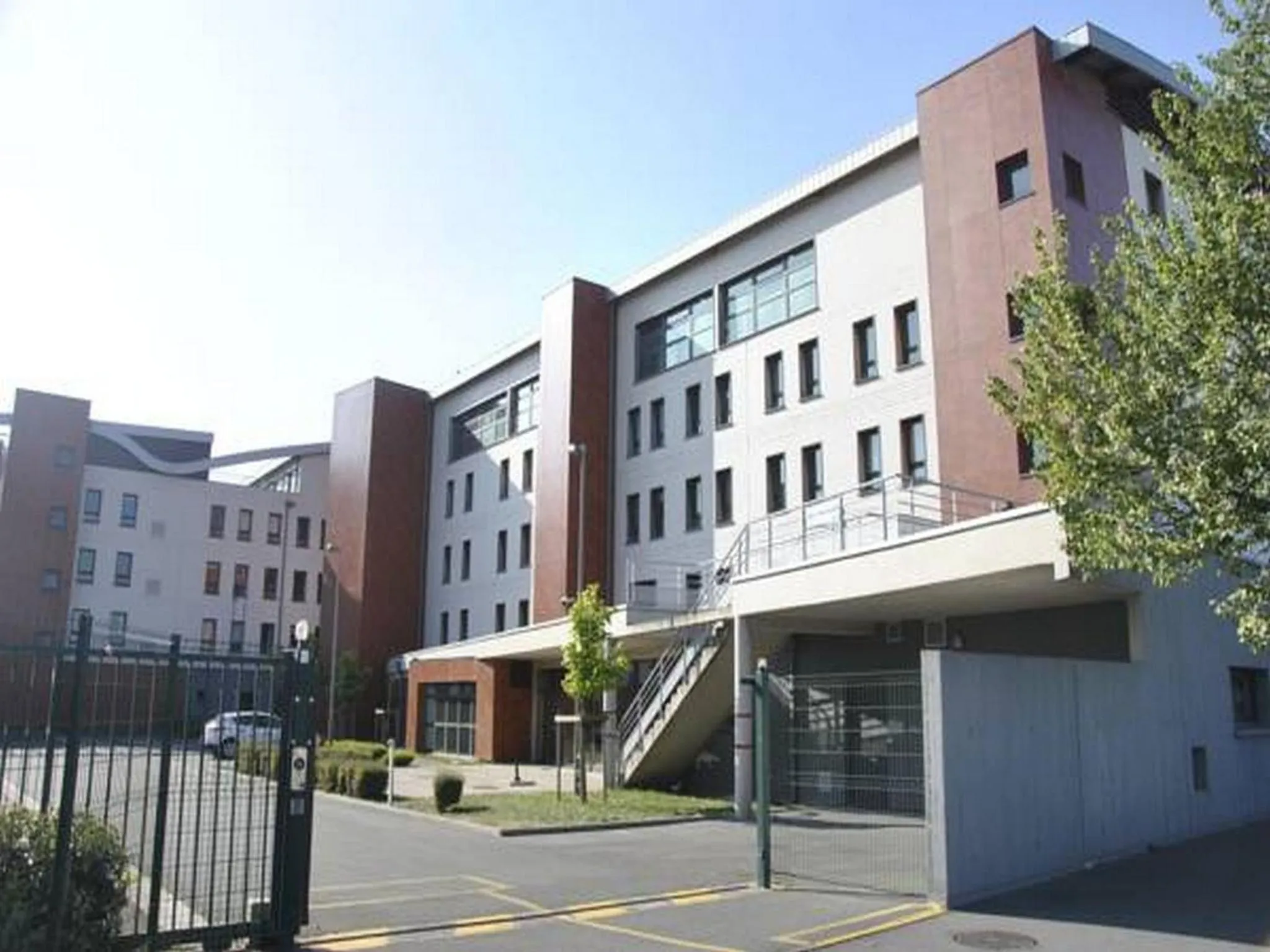 Property building in Auberge de jeunesse L'Escale