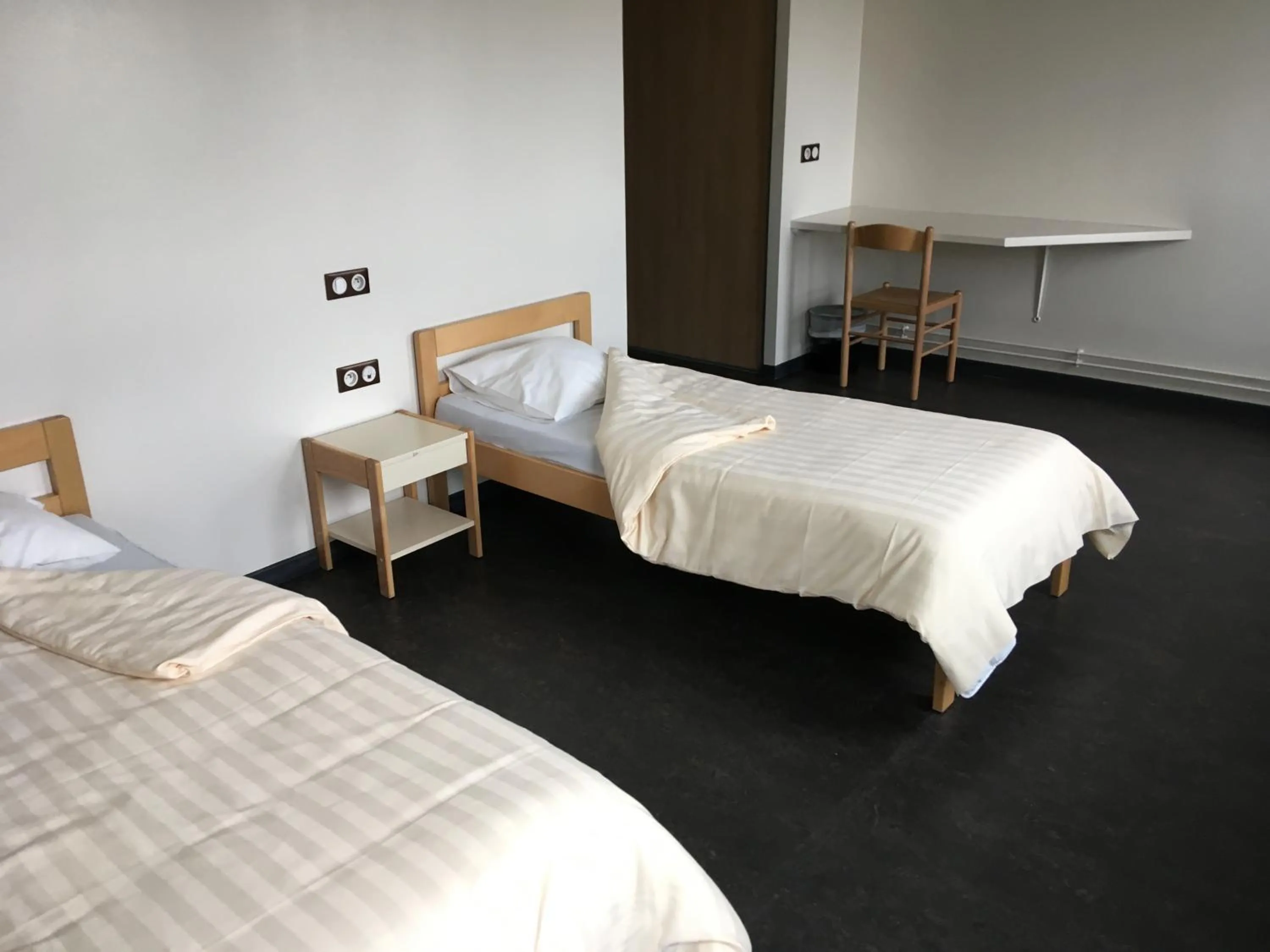 Bedroom, Bed in Auberge de jeunesse L'Escale