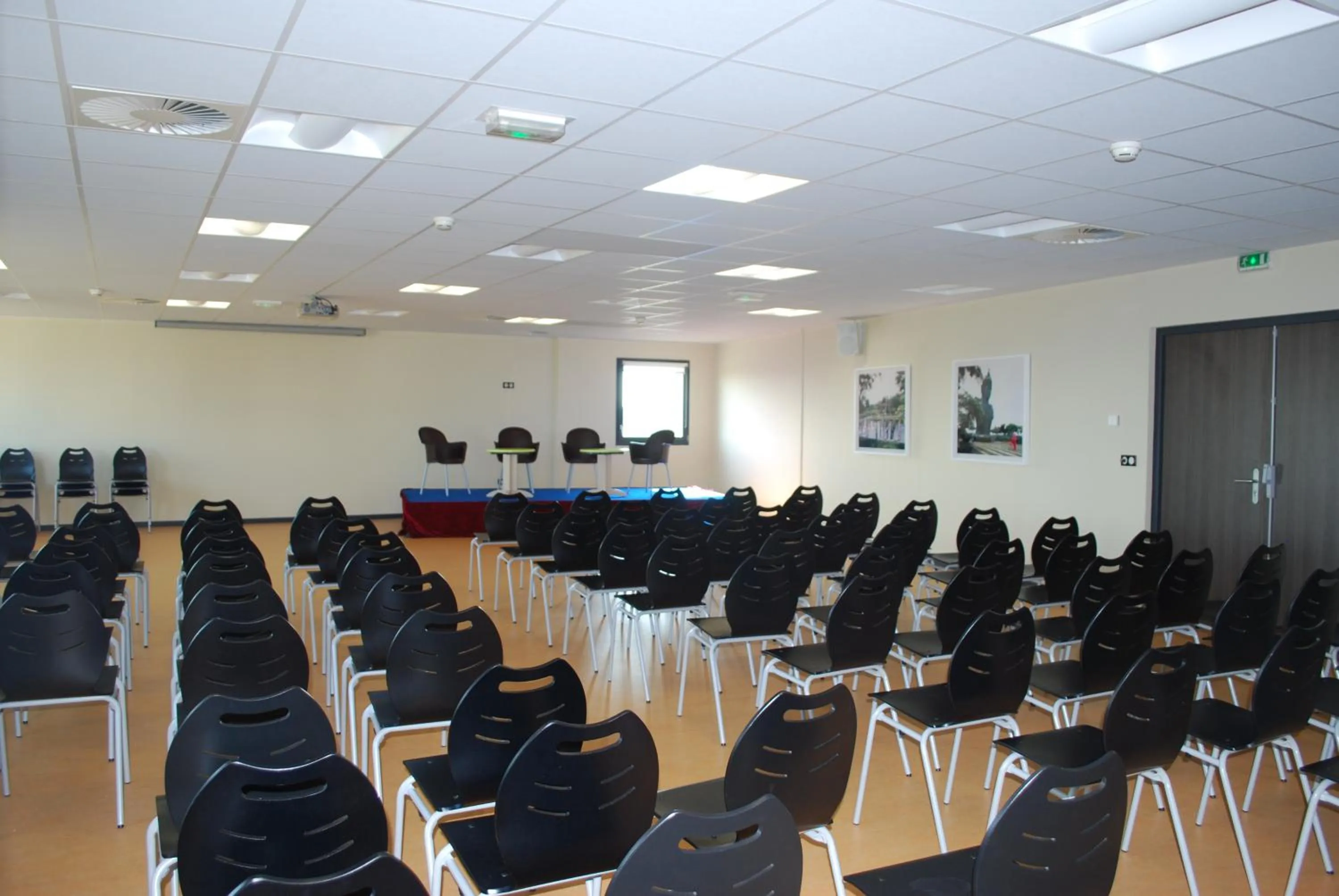 Meeting/conference room in Auberge de jeunesse L'Escale