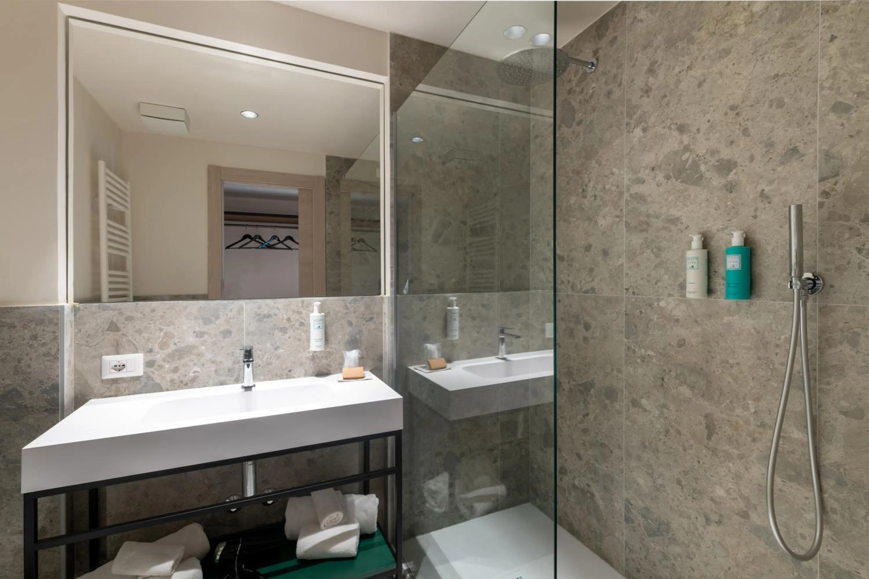 Bathroom in Catignano Hotel