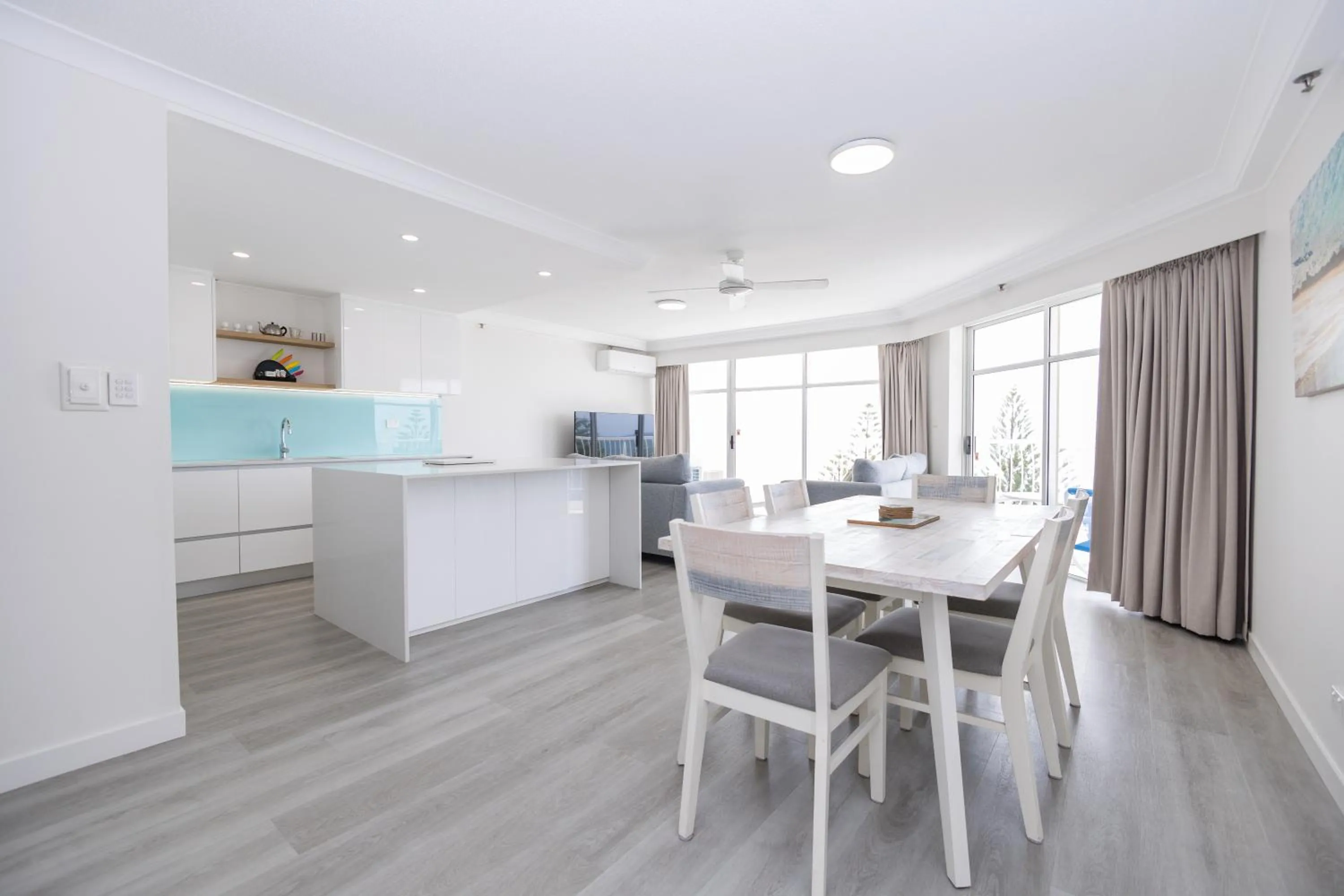 Kitchen or kitchenette in Burleigh Surf Apartments