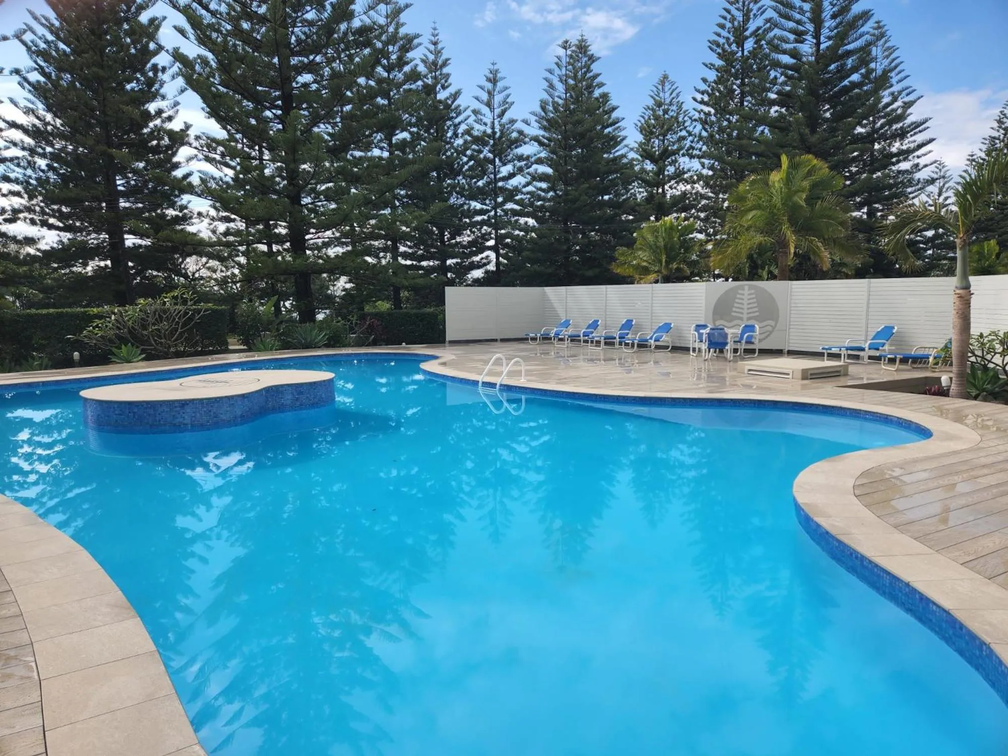 Swimming pool in Burleigh Surf Apartments
