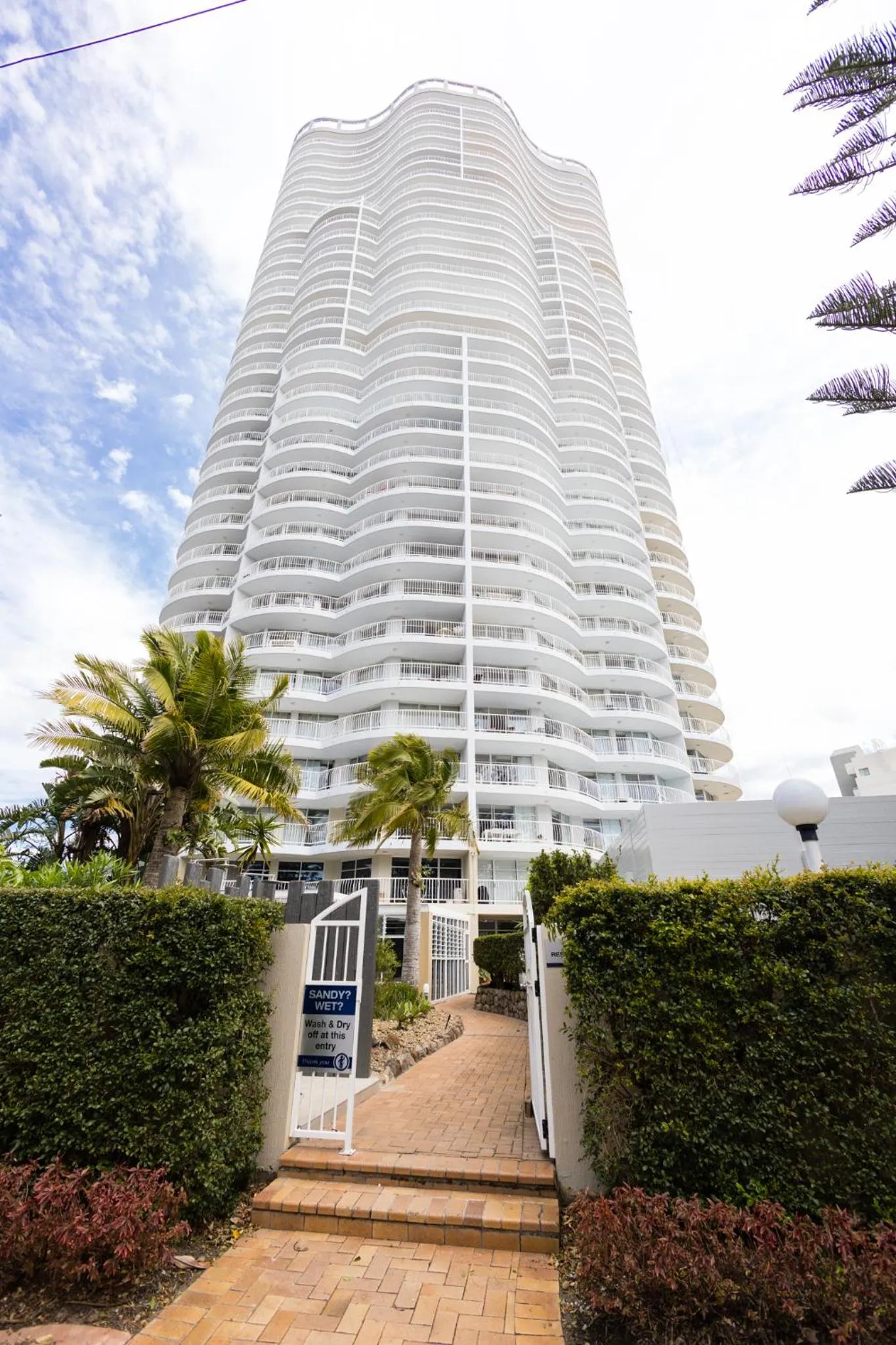 Property building in Burleigh Surf Apartments
