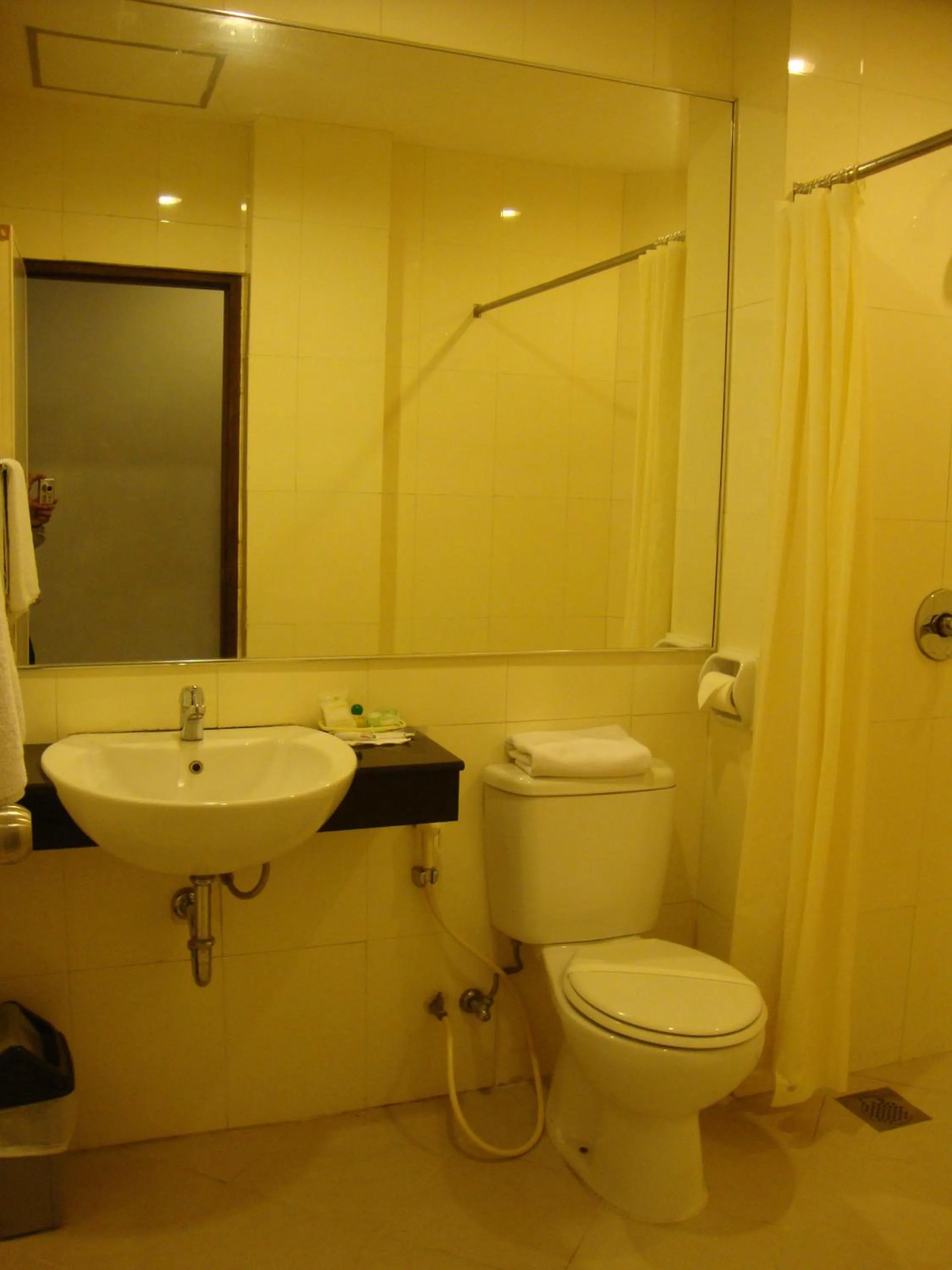 Bathroom in Triniti Hotel Batam