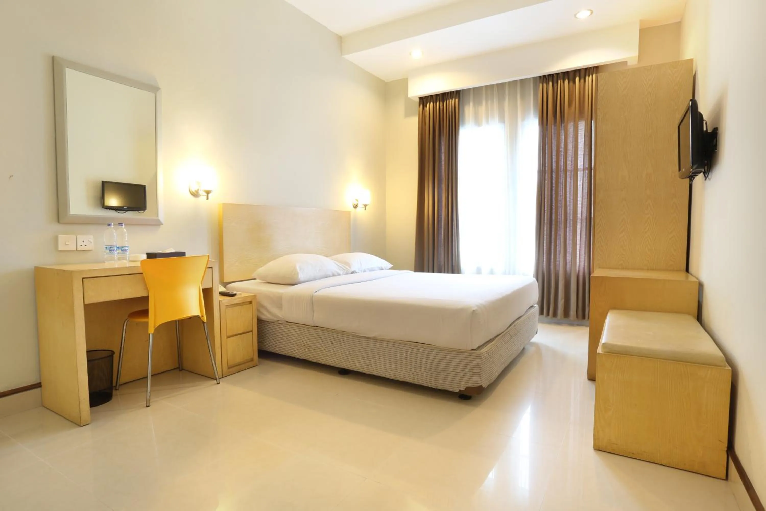 Bedroom, Bed in Triniti Hotel Batam
