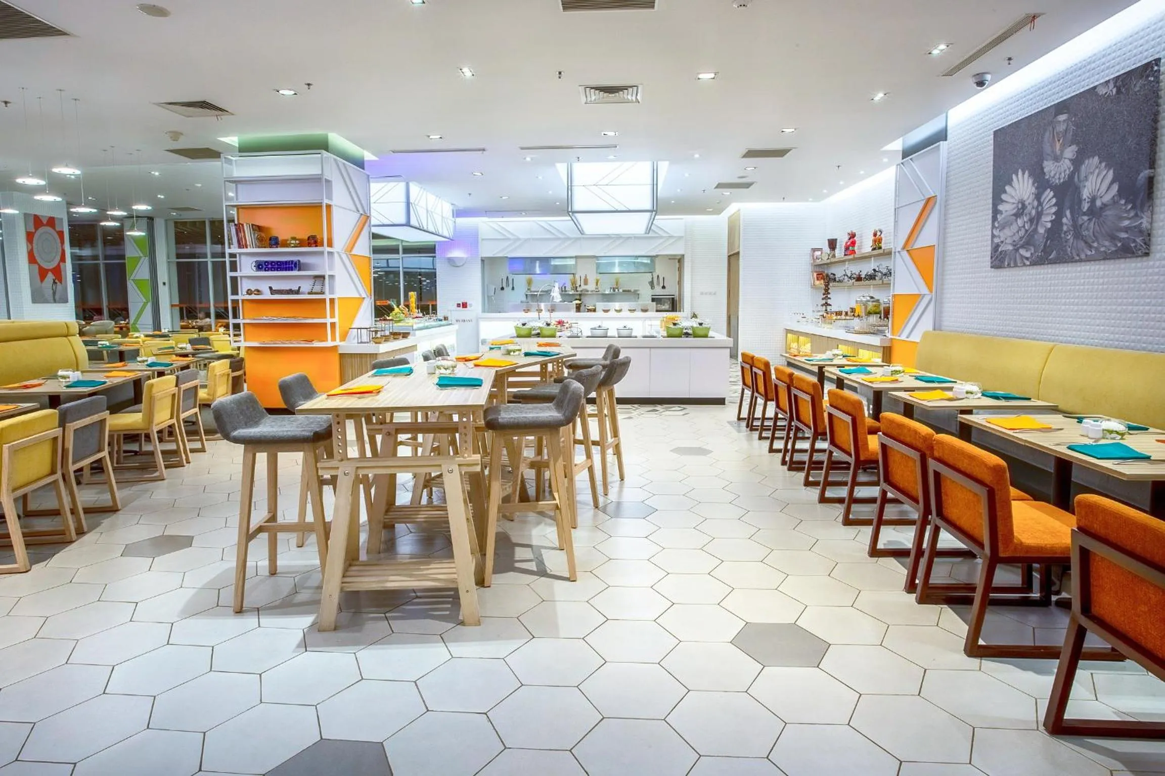 Restaurant/places to eat in HARRIS Hotel and Conventions Kelapa Gading Jakarta