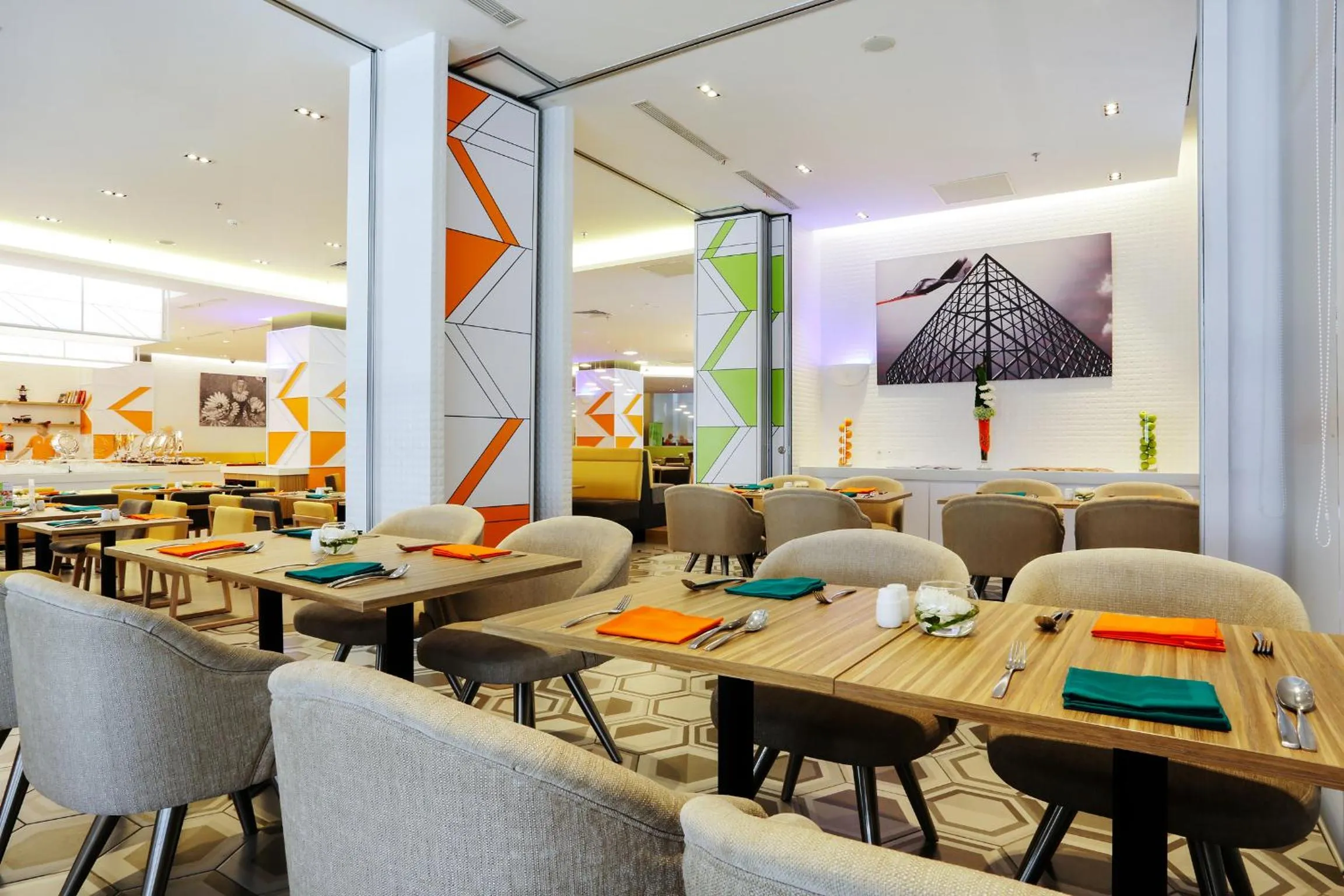 Restaurant/places to eat in HARRIS Hotel and Conventions Kelapa Gading Jakarta