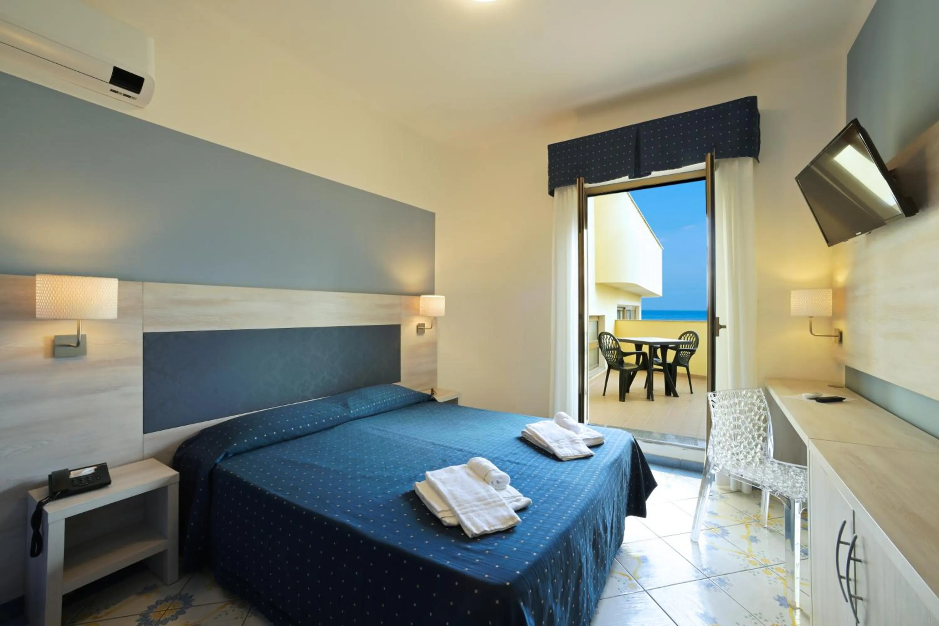 Bed in Hotel Delfino