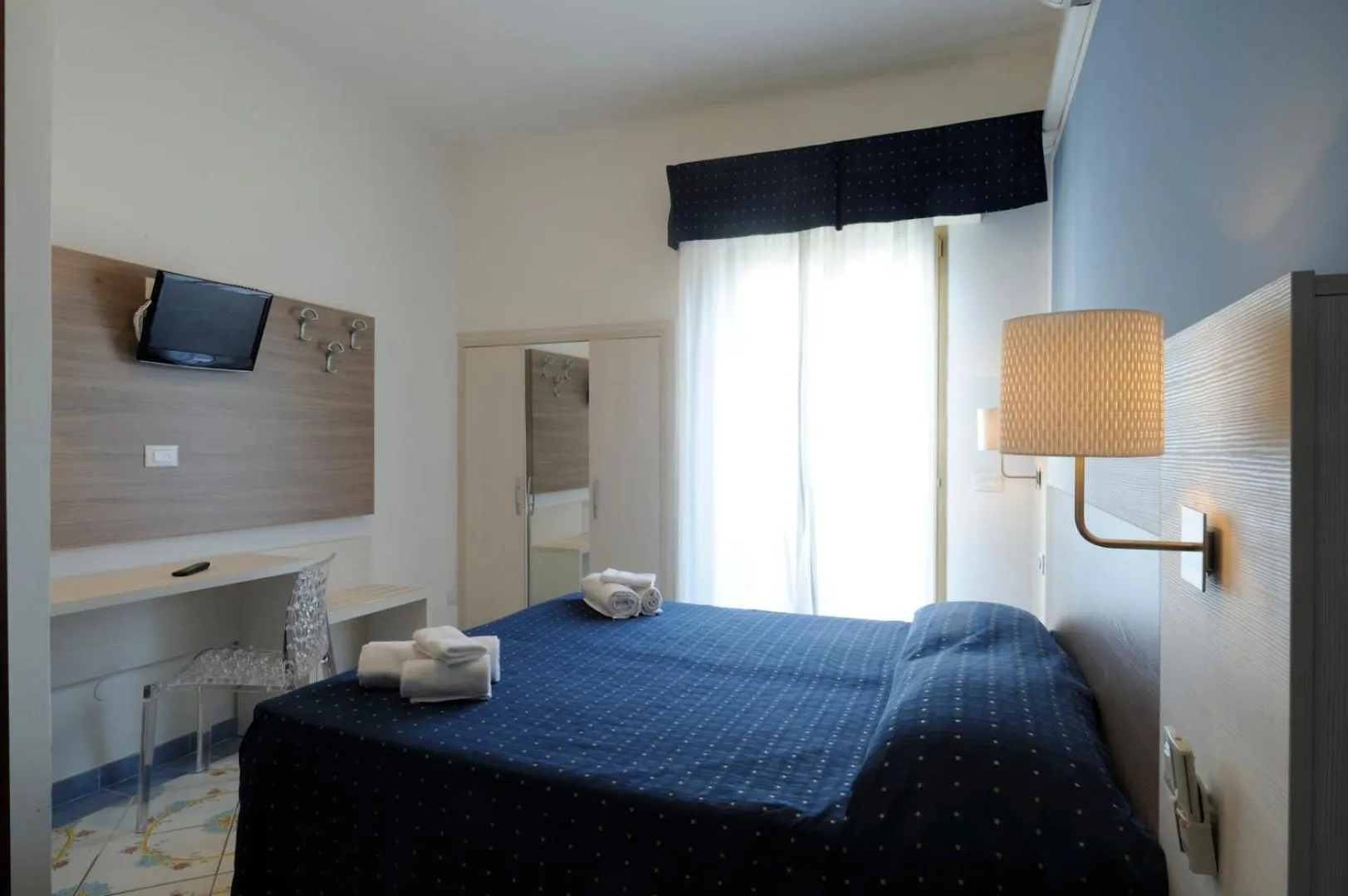 Day, Bed in Hotel Delfino