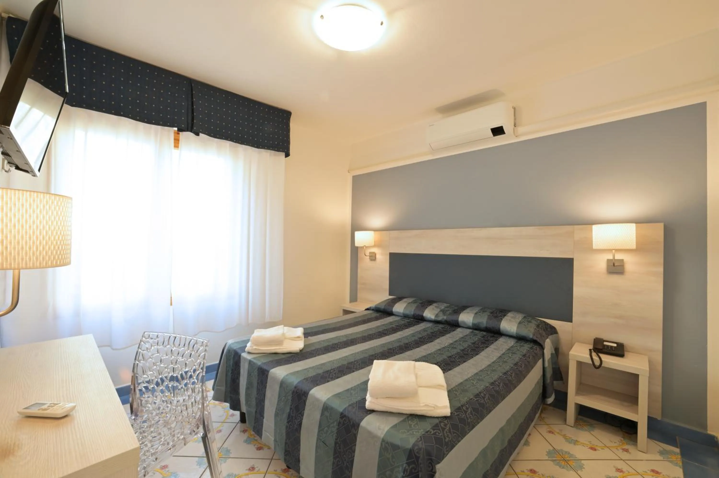 Bed in Hotel Delfino